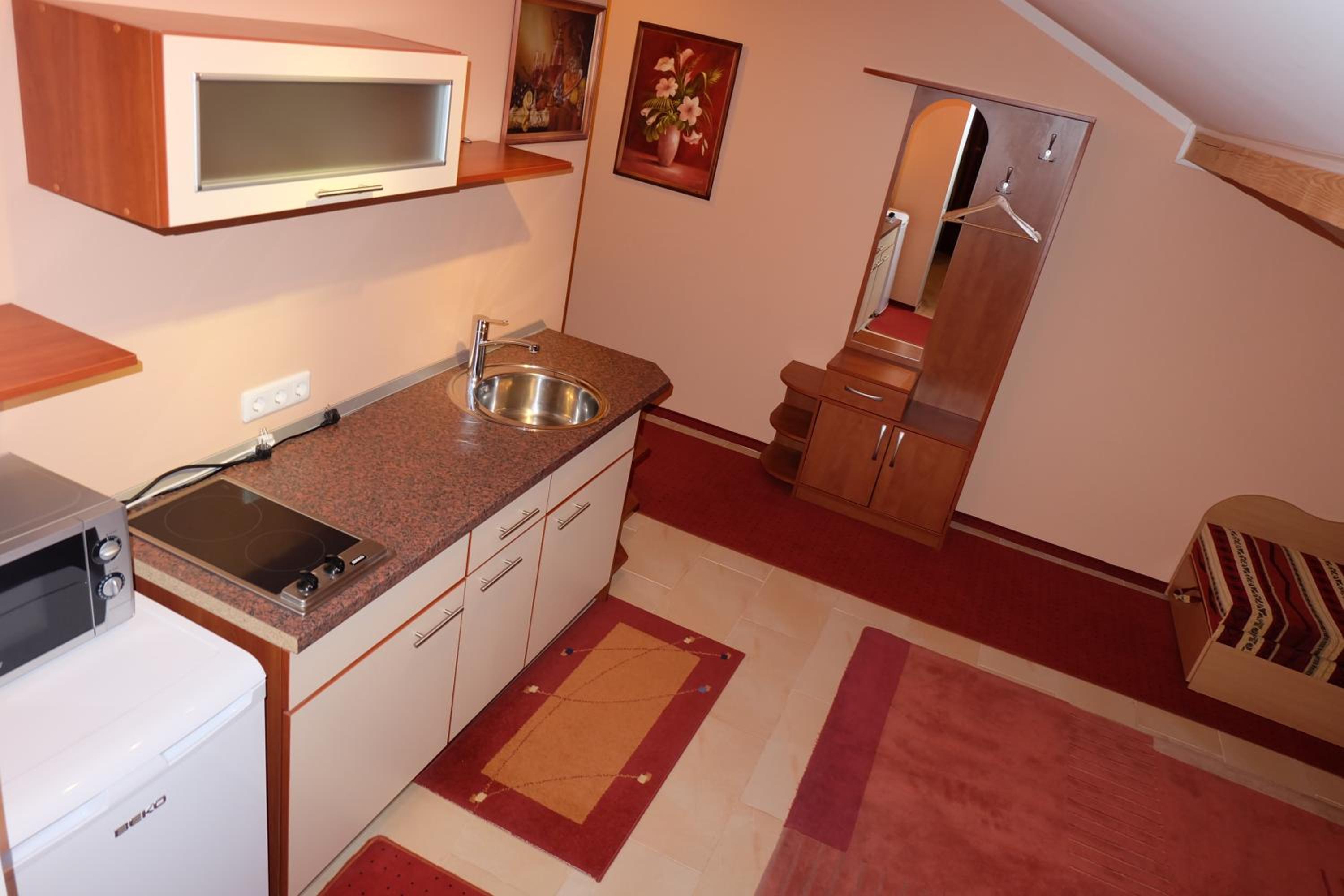 Deluxe Triple Room - Photo 8