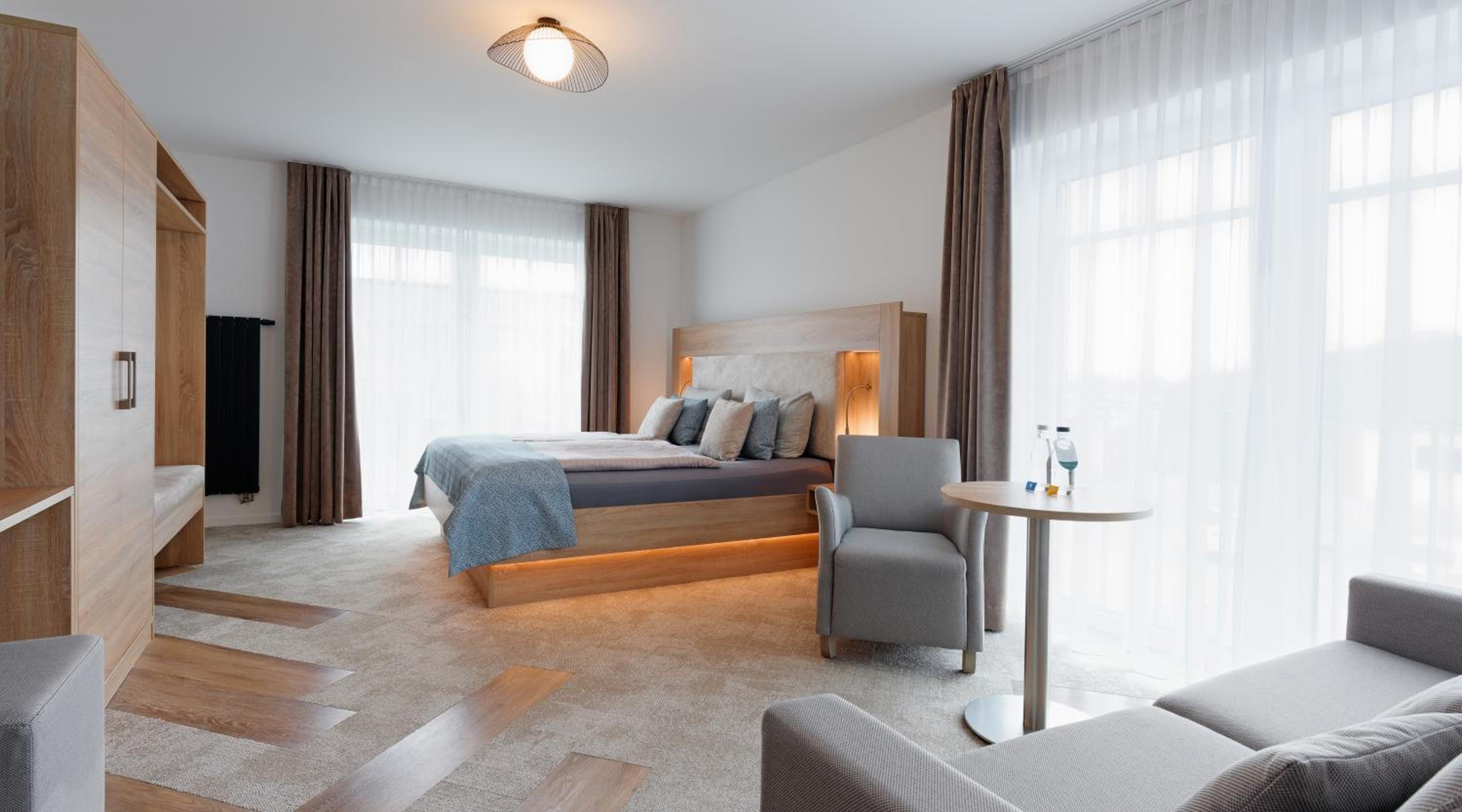Deluxe Double Room with Extra Bed photo 1