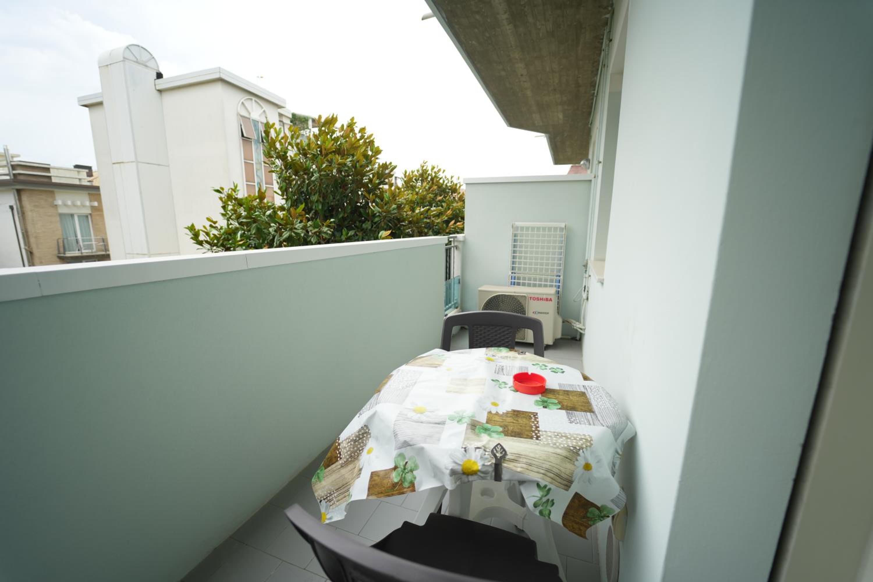 Studio with Balcony - Photo 5