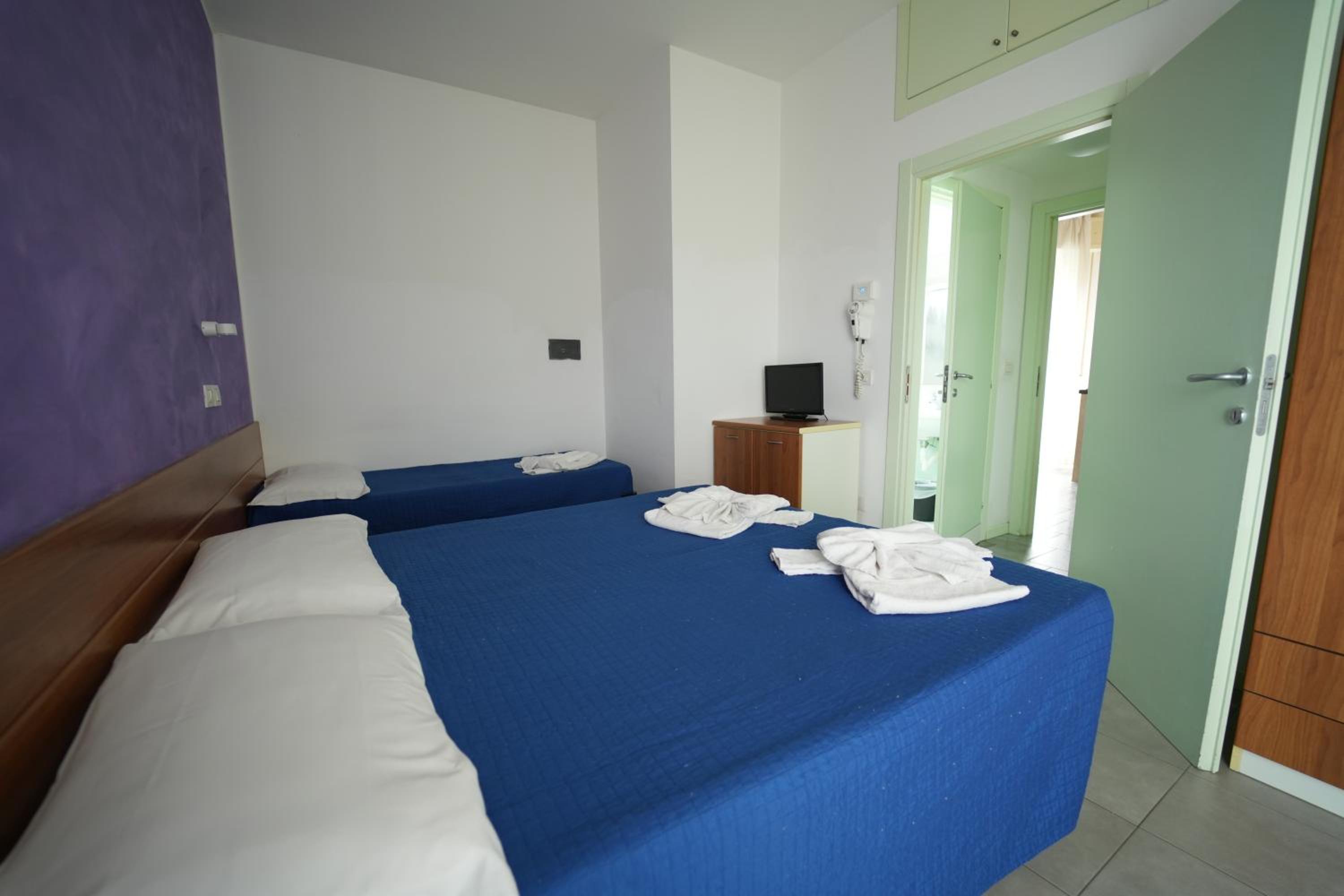 One-Bedroom Apartment with Balcony (5 Adults) - Photo 17