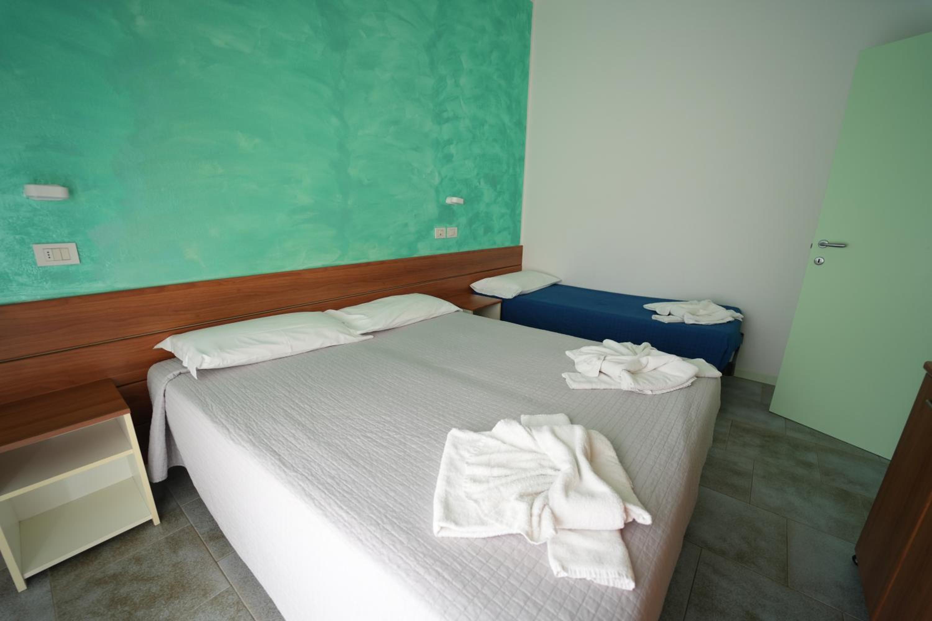One-Bedroom Apartment with Balcony (5 Adults) - Photo 11
