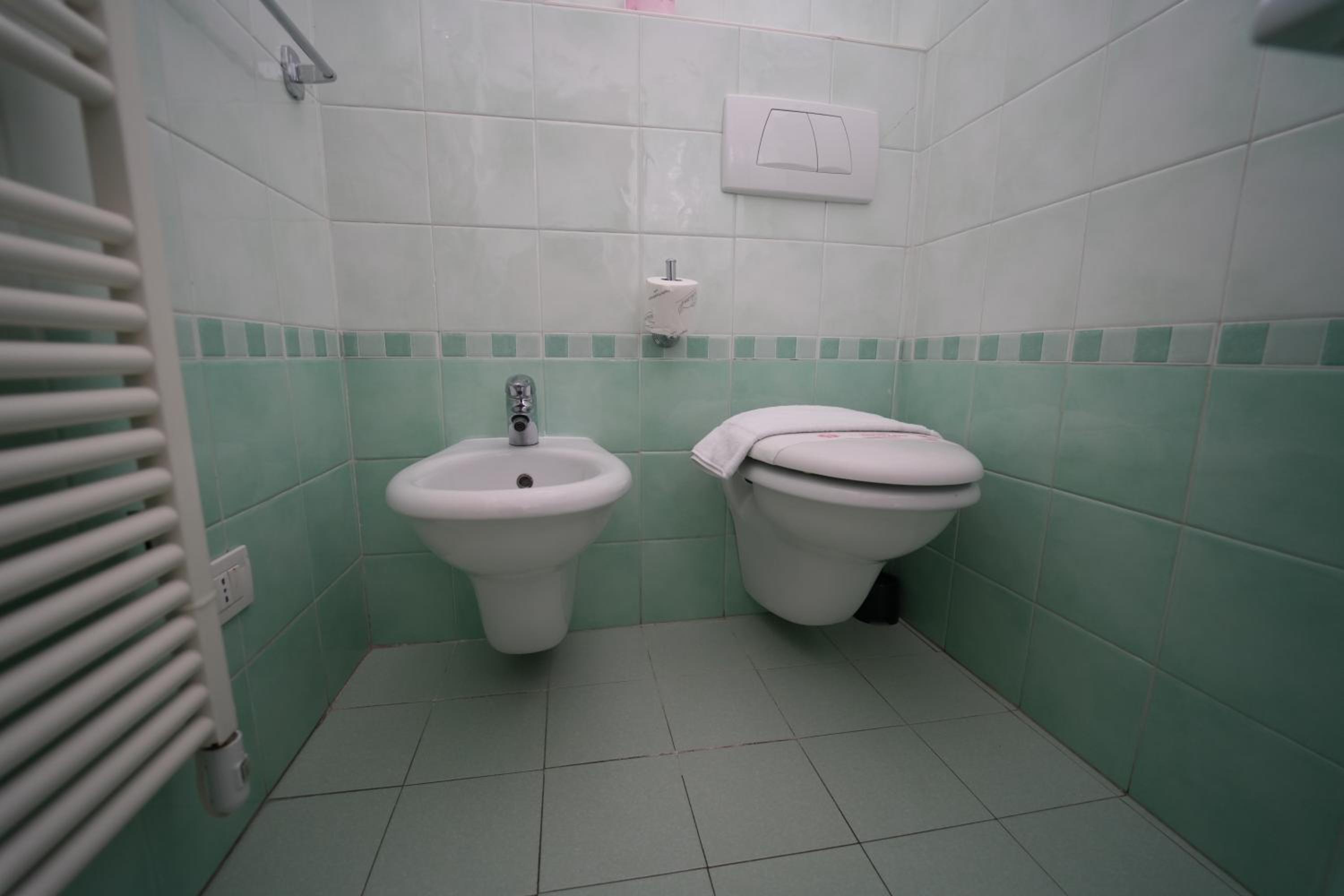 One-Bedroom Apartment with Balcony (5 Adults) - Photo 9