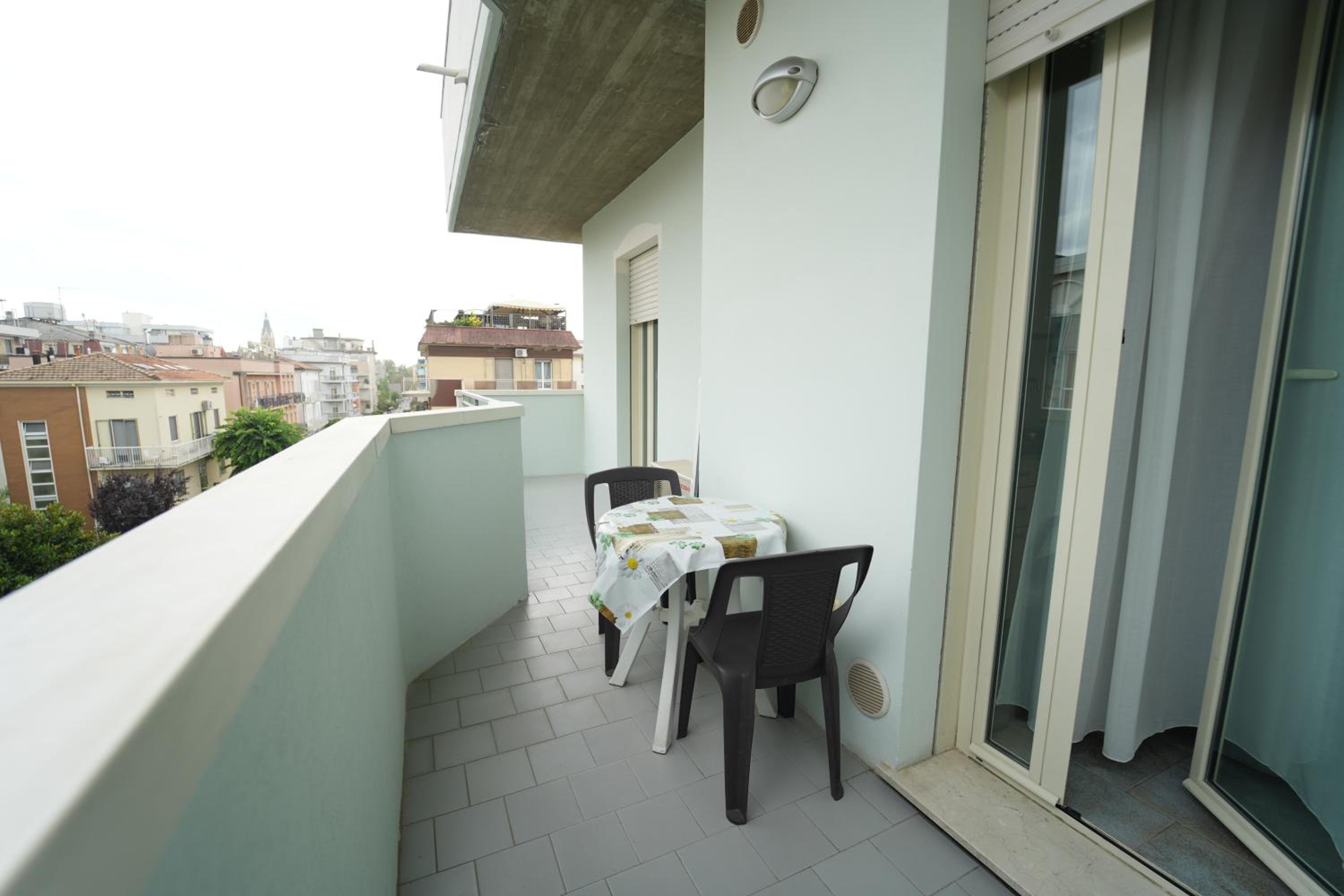 One-Bedroom Apartment with Balcony (5 Adults) - Photo 7