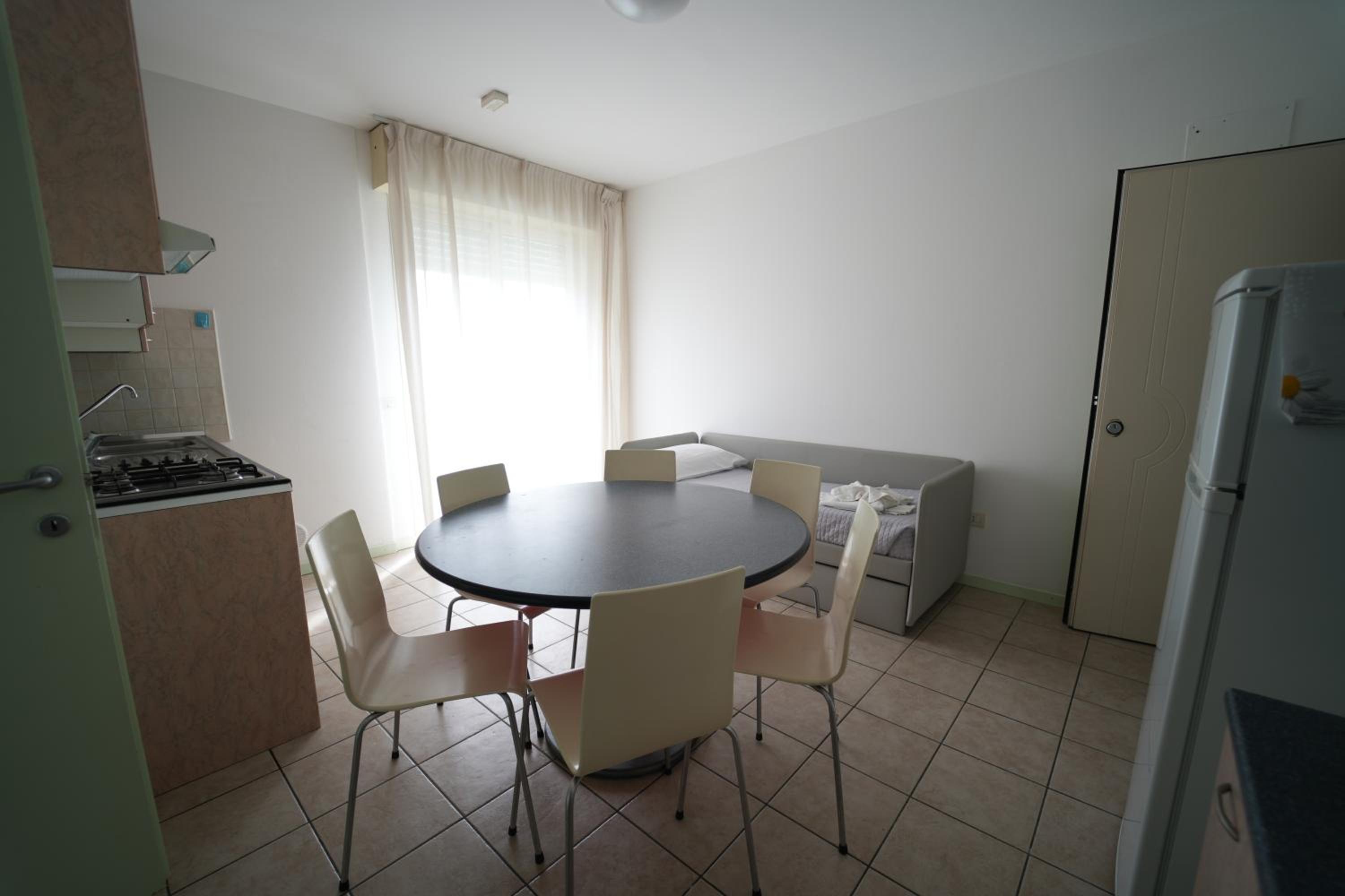 Two-Bedroom Apartment with Balcony - Photo 3