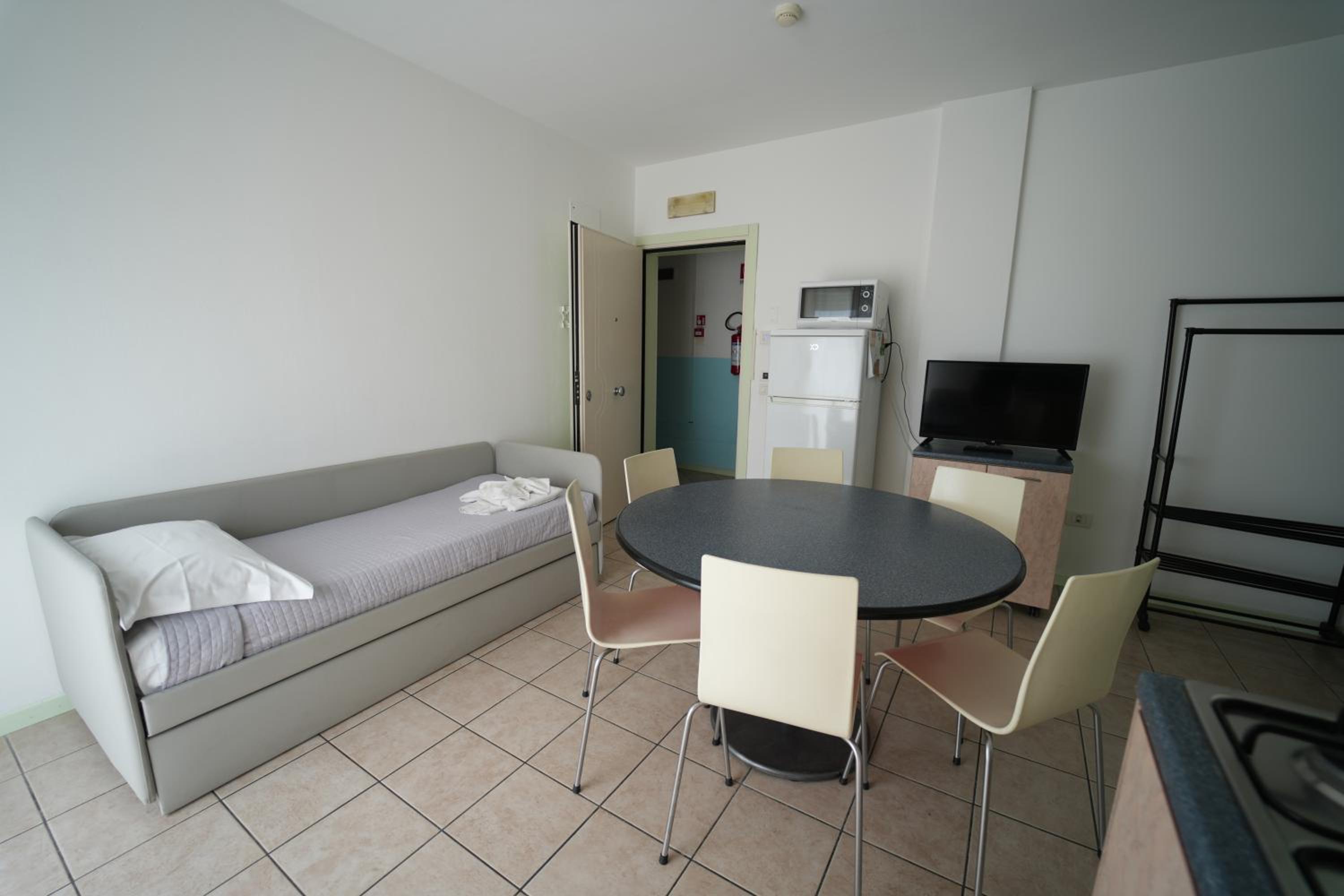 Two-Bedroom Apartment with Balcony - Photo 4