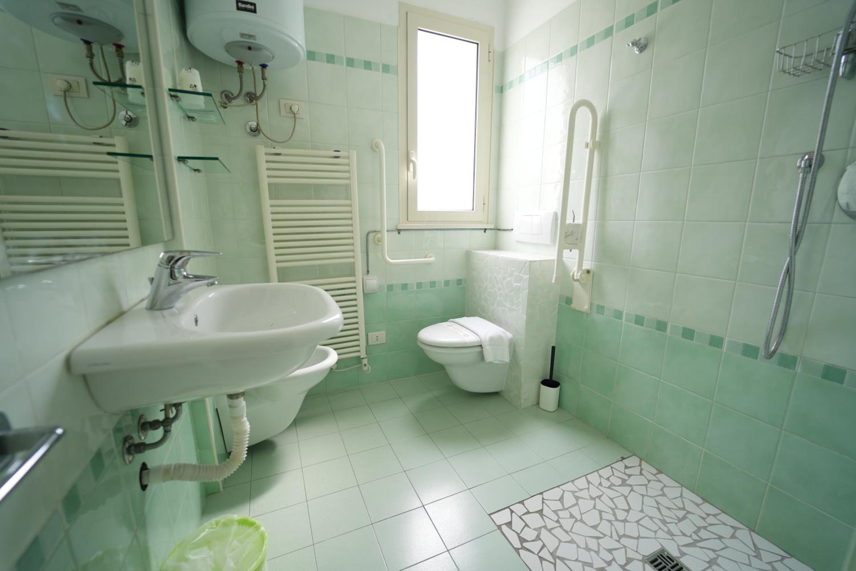 Two-Bedroom Apartment with Balcony - Photo 15