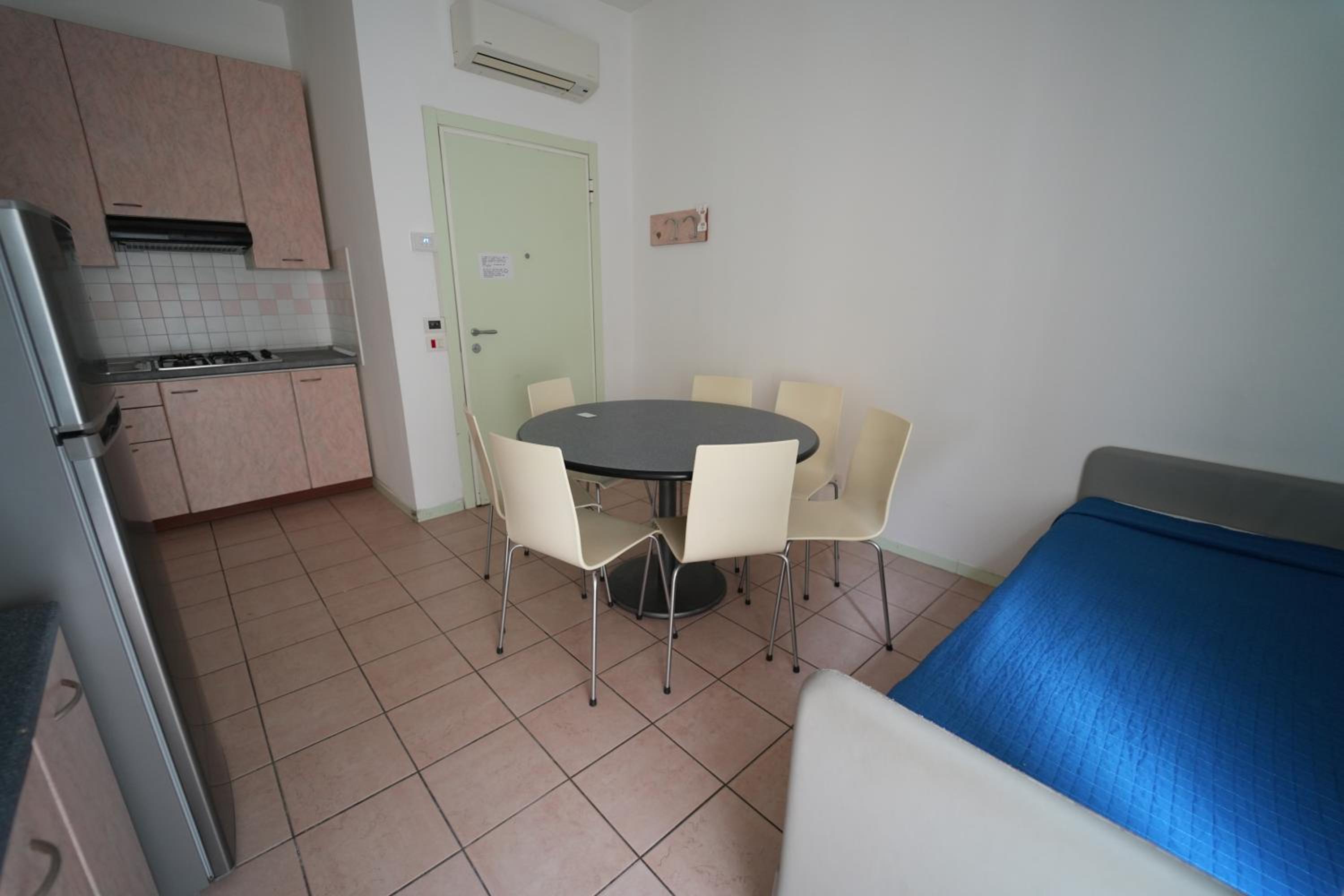 Two-Bedroom Apartment with Balcony - Photo 7