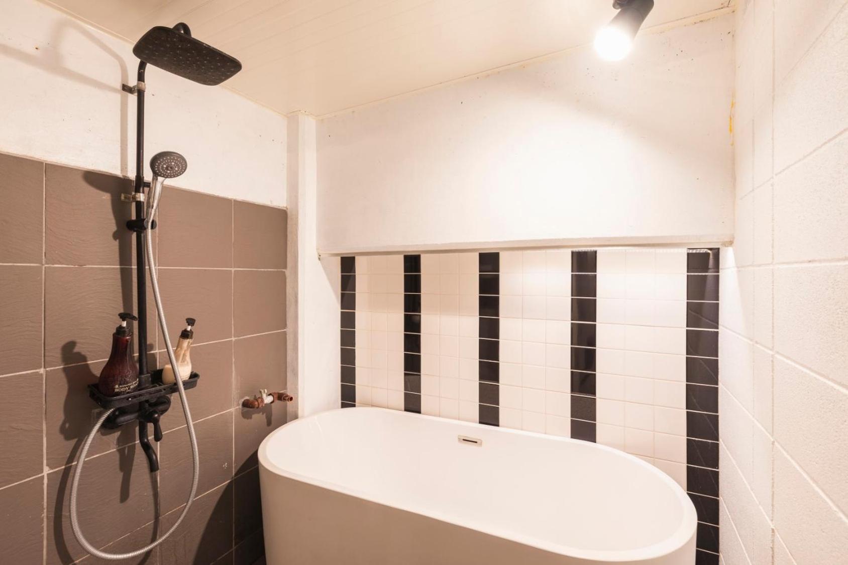 Deluxe Suite - Photo 7