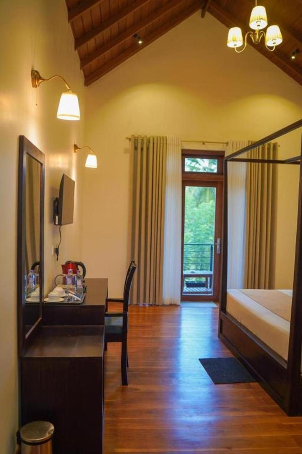 Deluxe Double Room (2 Adults + 1 Child) photo 2