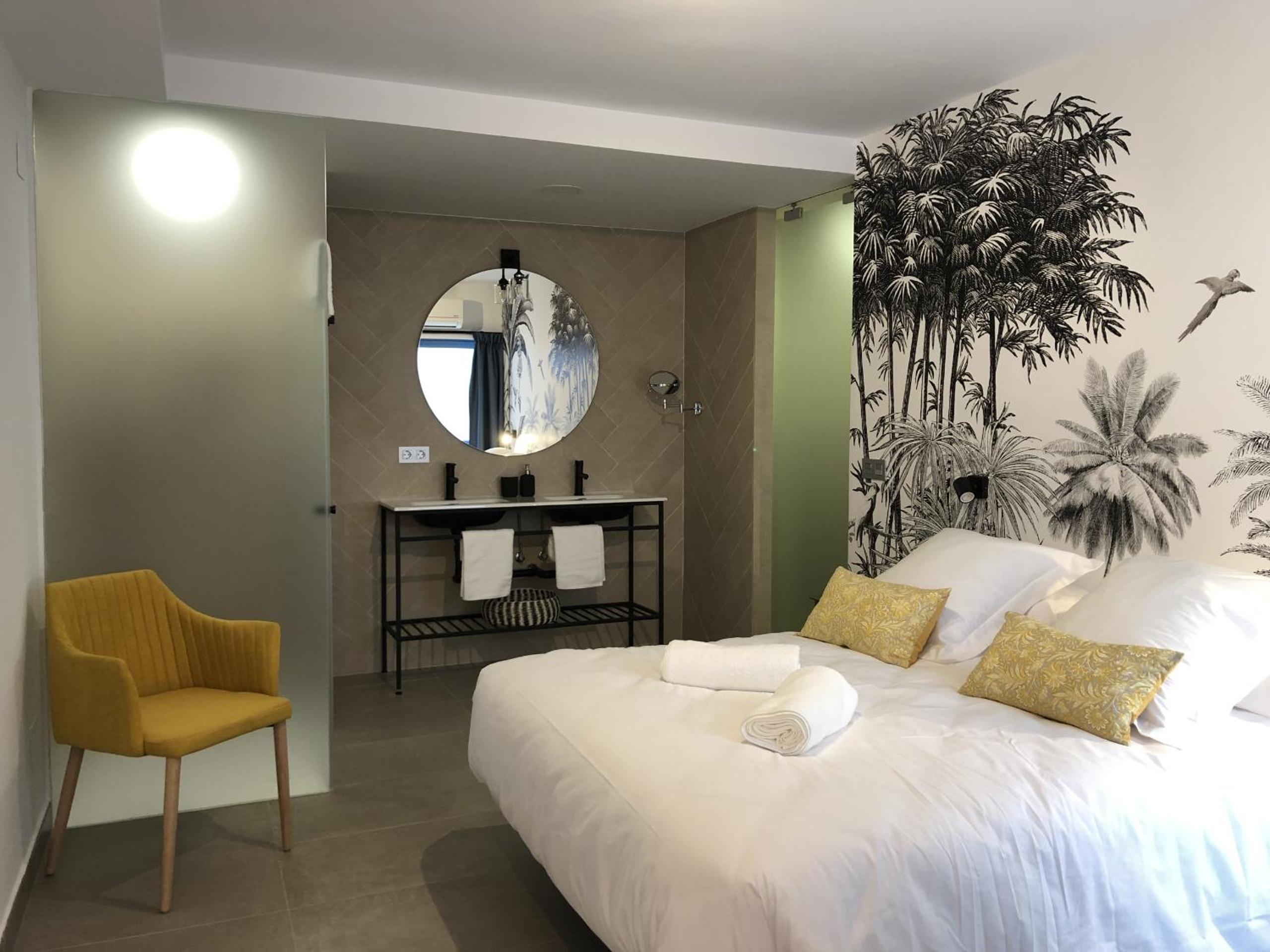 One-Bedroom Apartment - Photo 2