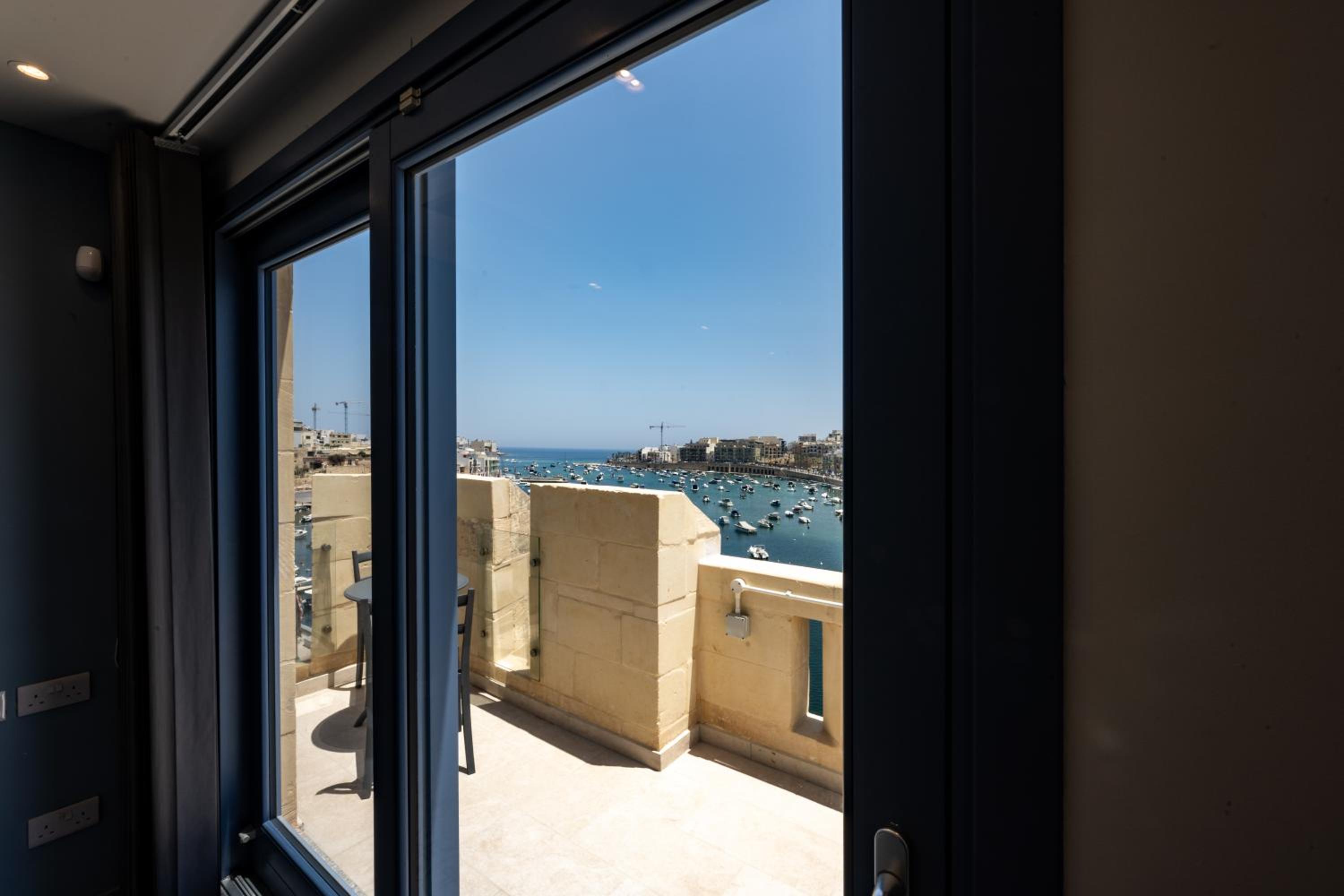Double Room with Balcony and Sea View photo 3