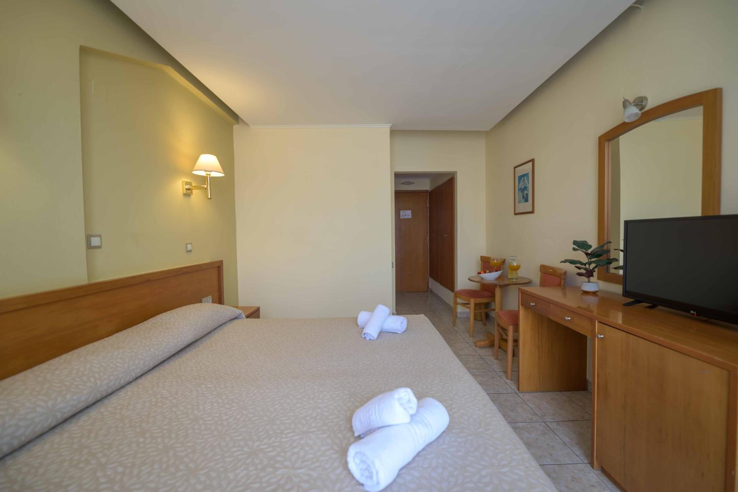 Standard Double or Twin Room - Photo 14