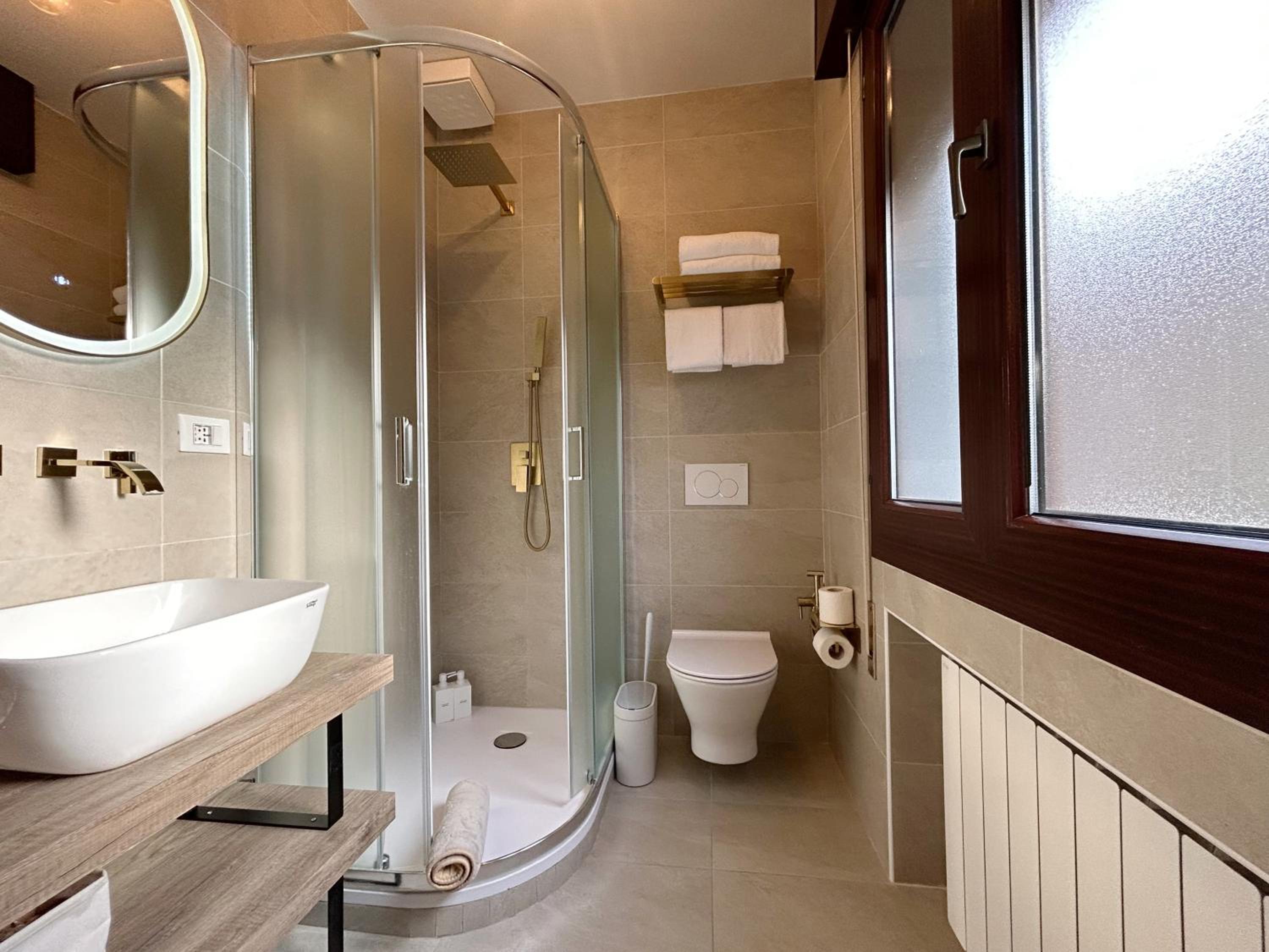 Triple Room with Private Bathroom photo 3