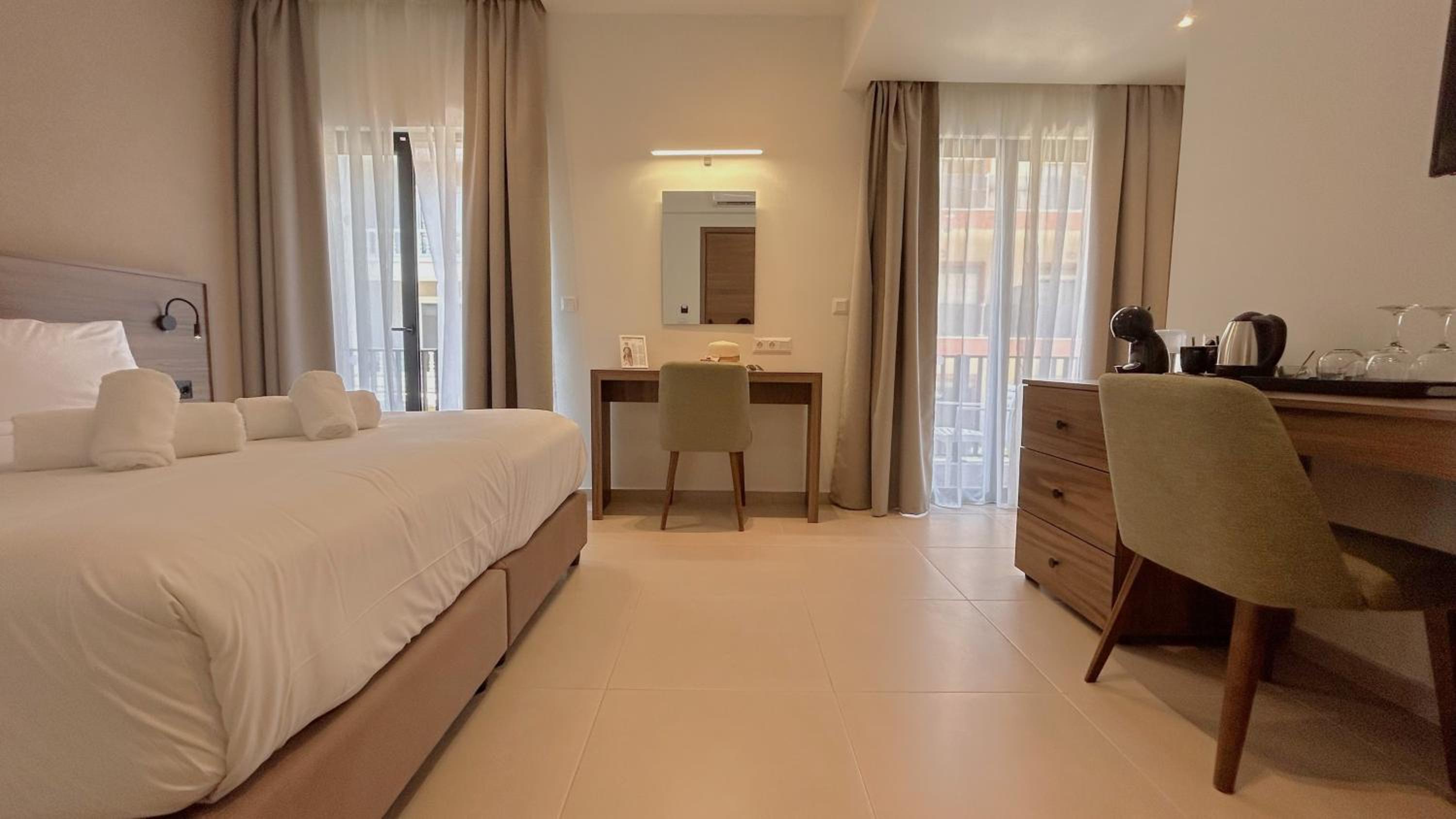 Standard Double Room - Photo 7