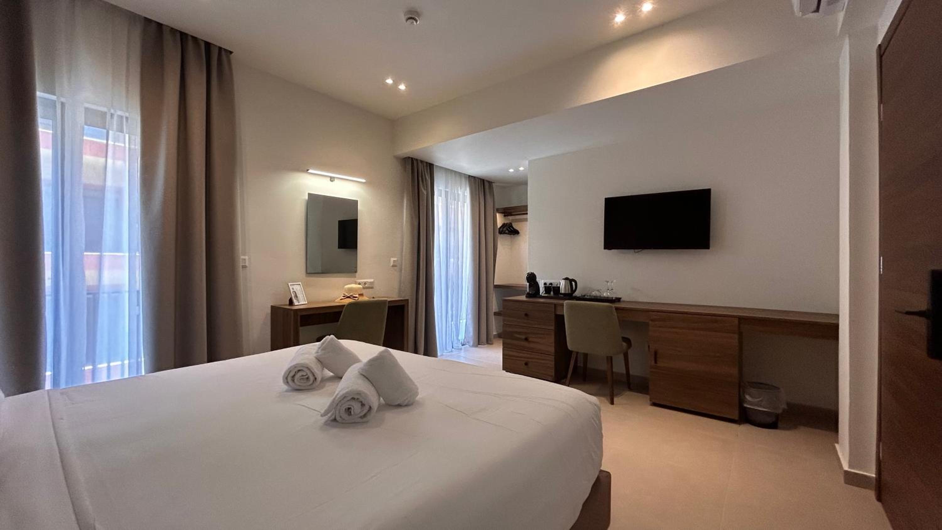Standard Double Room - Photo 8
