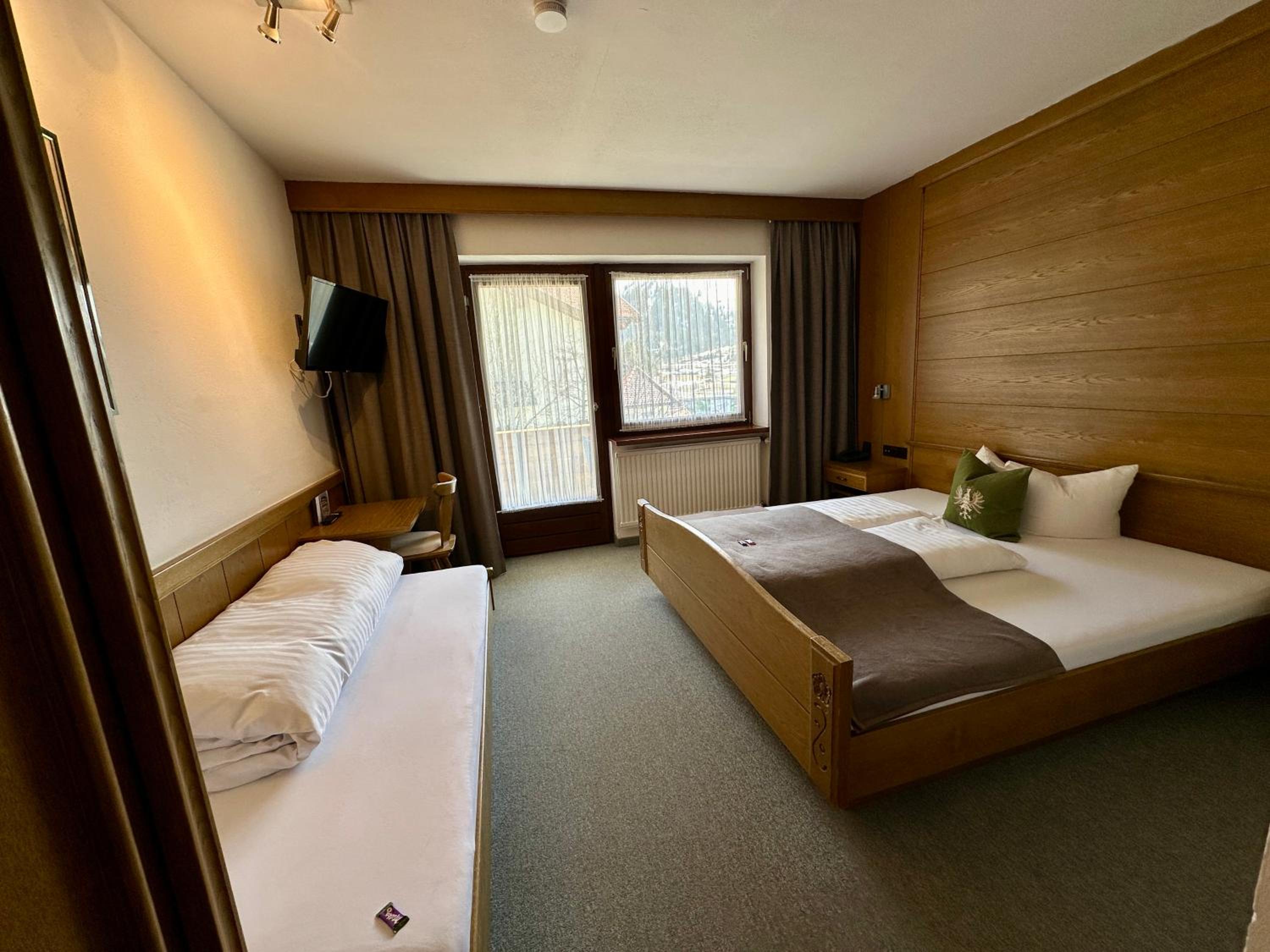 Triple Room with Mountain View photo 2