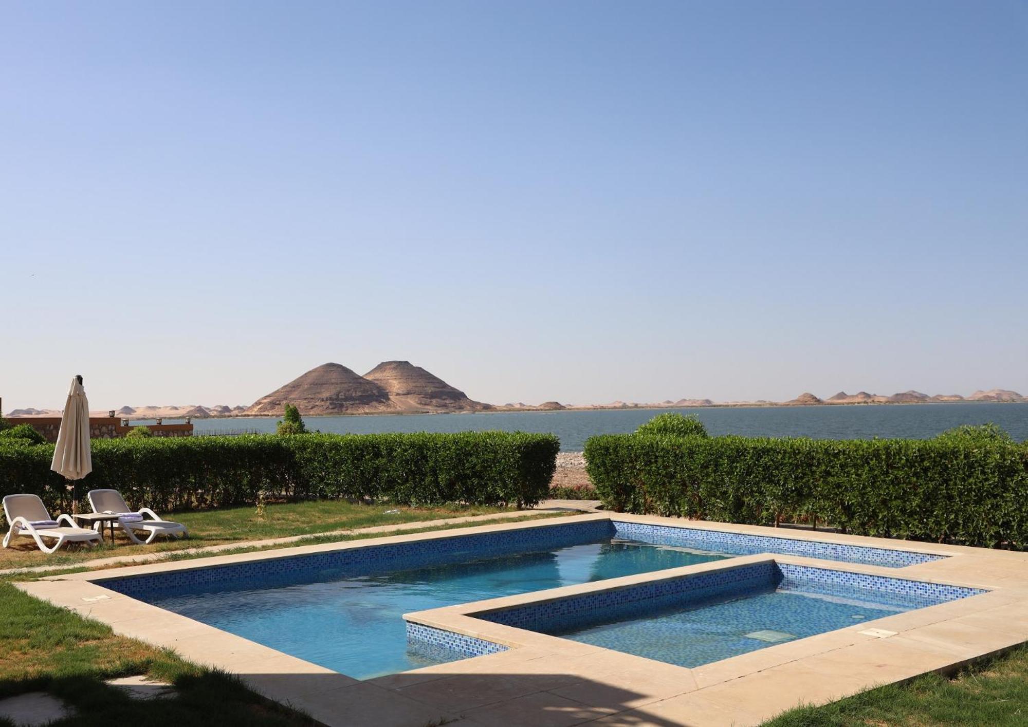 Villa Room Panoramic Front Lake & Pool View - Photo 12