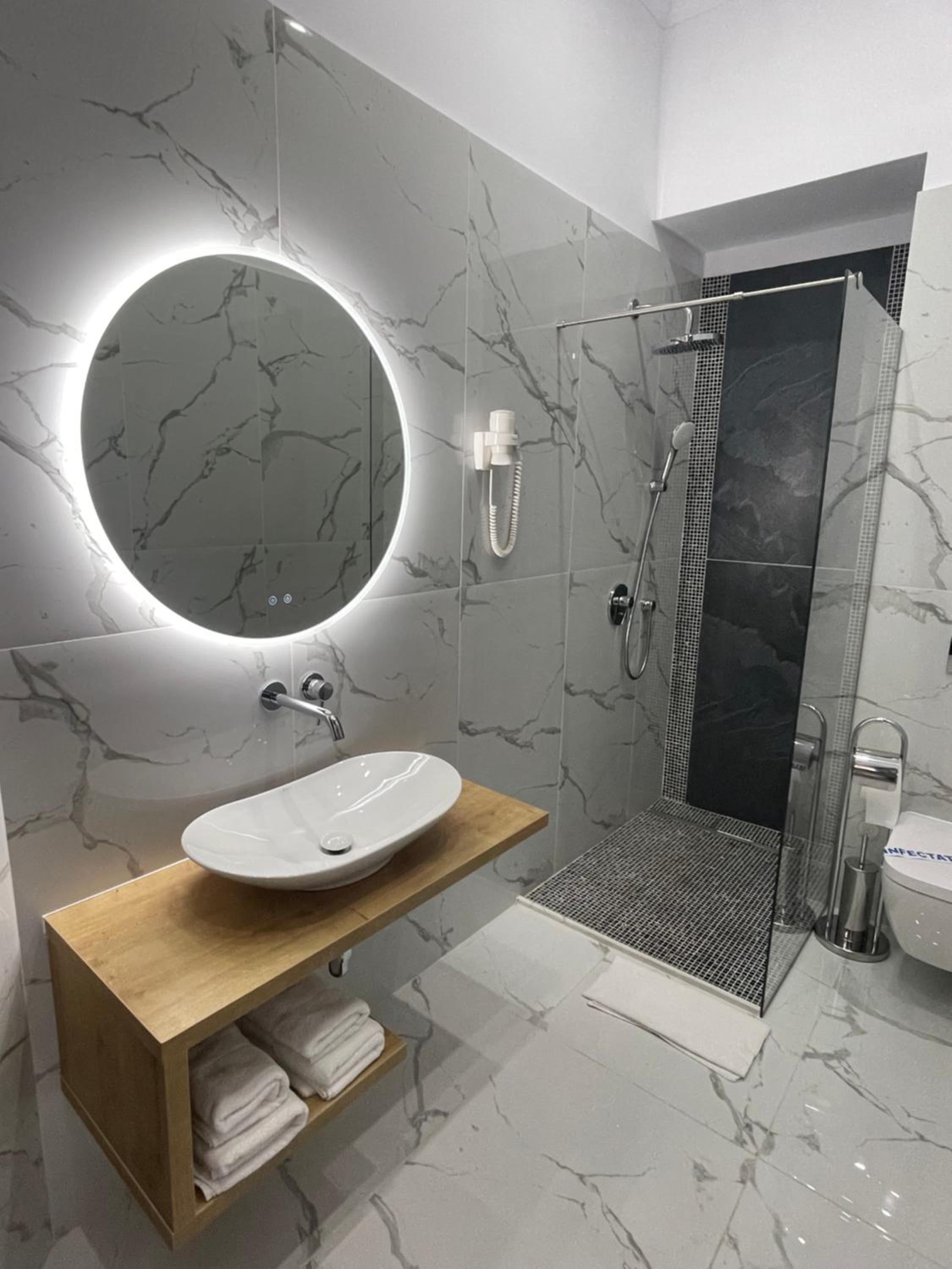Twin Room - Photo 4