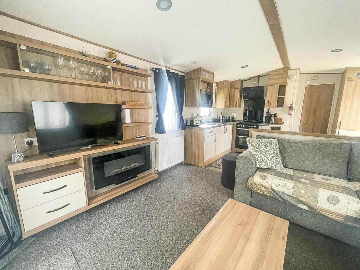 Mobile Home photo 3