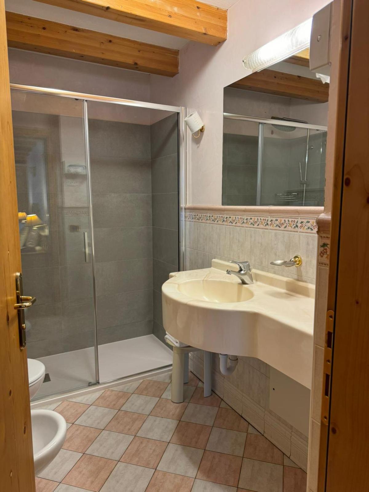 Suite - Photo 7