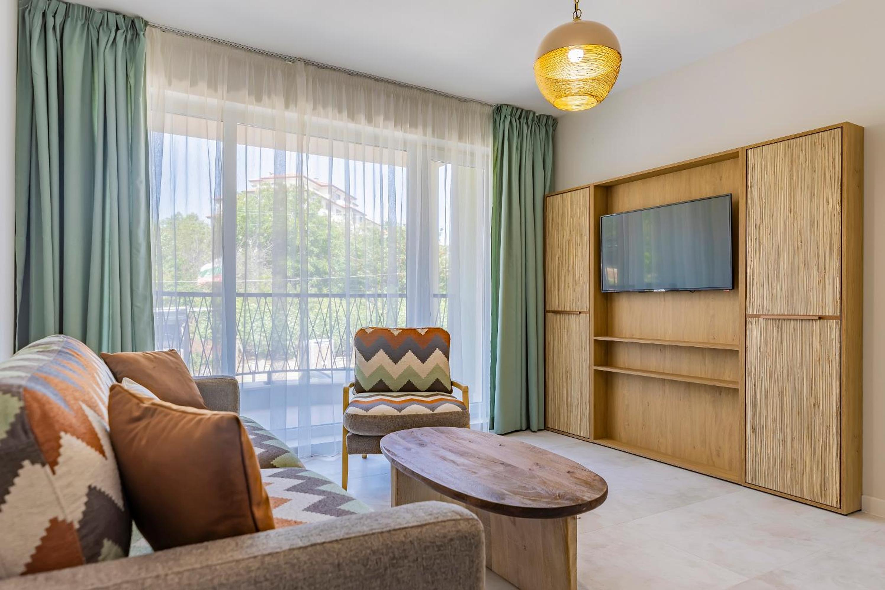 One-Bedroom Apartment with City View