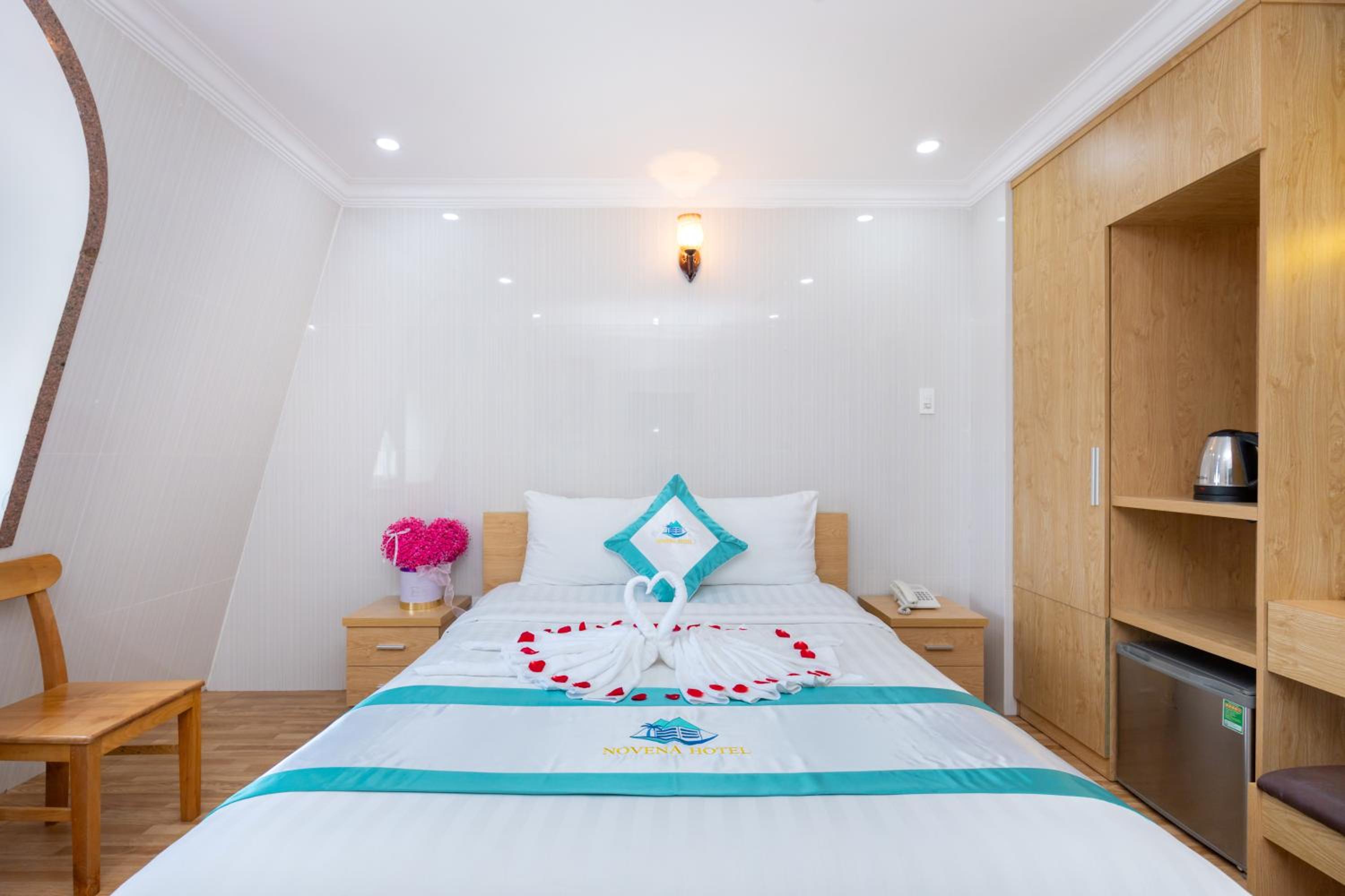 Large Double Room - Photo 11