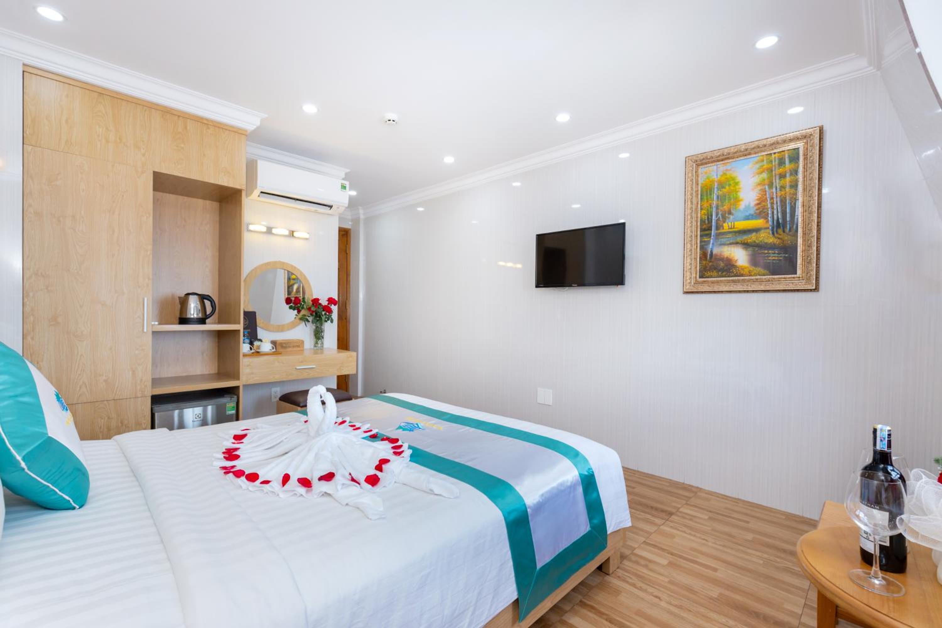 Large Double Room - Photo 1
