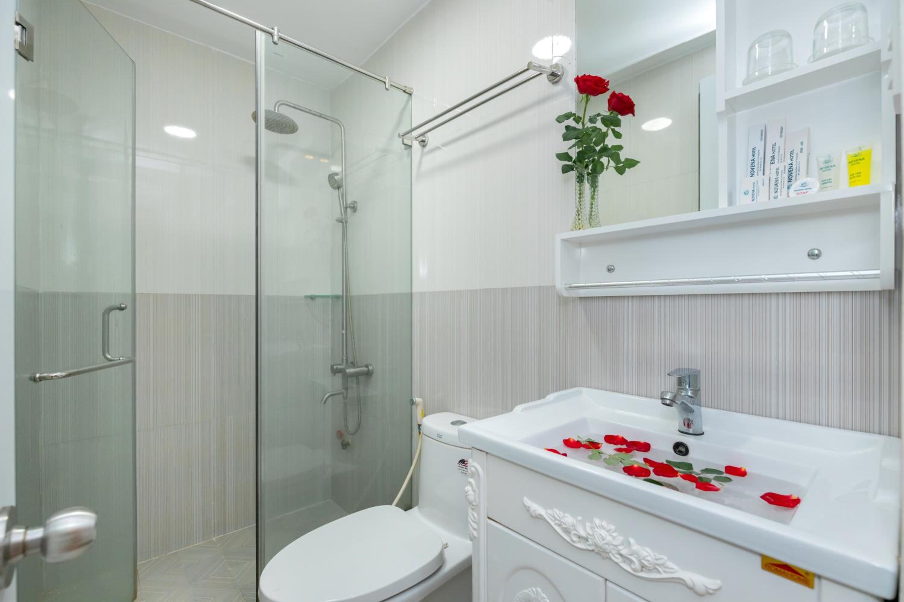 Large Double Room - Photo 6