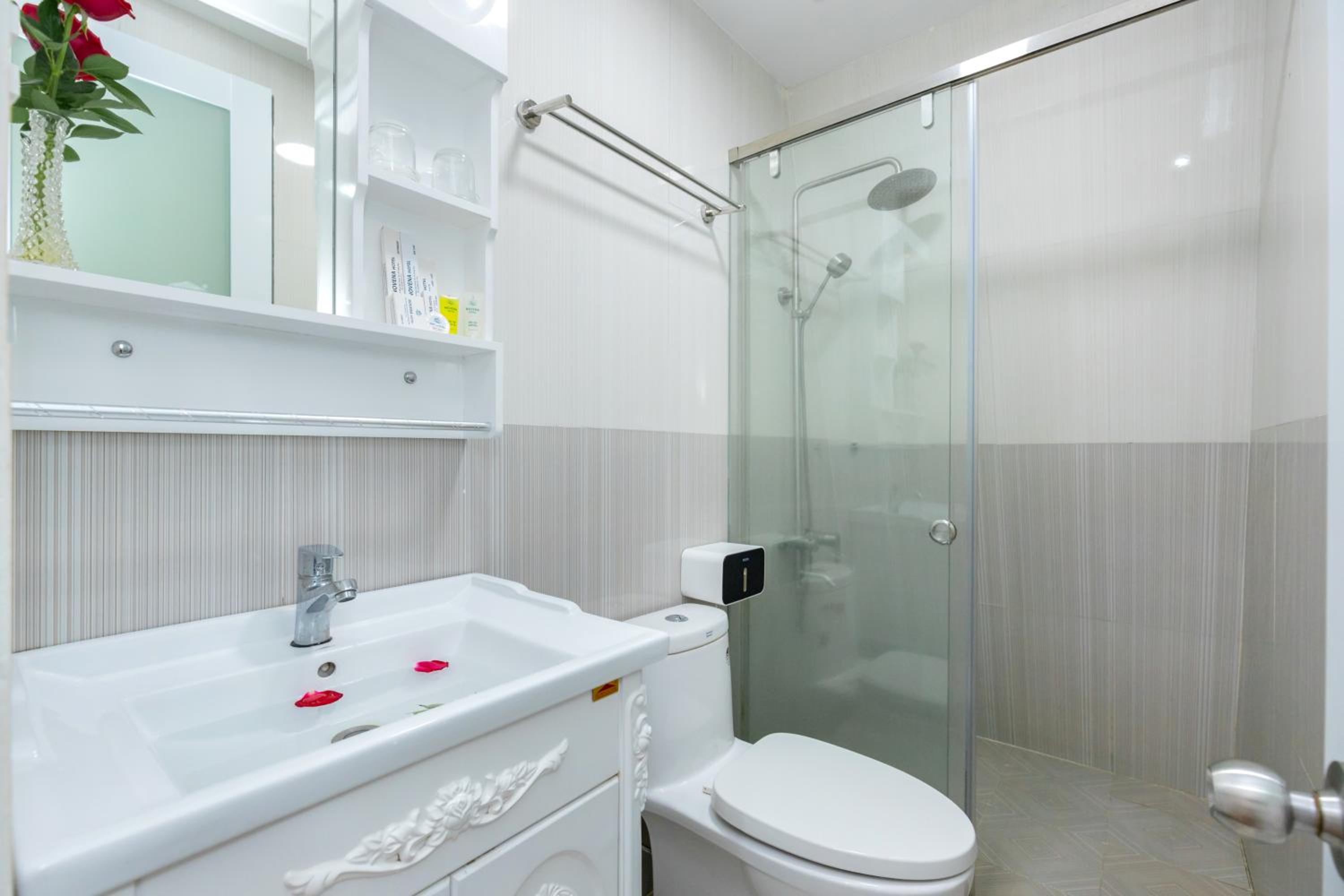 Large Double Room - Photo 4
