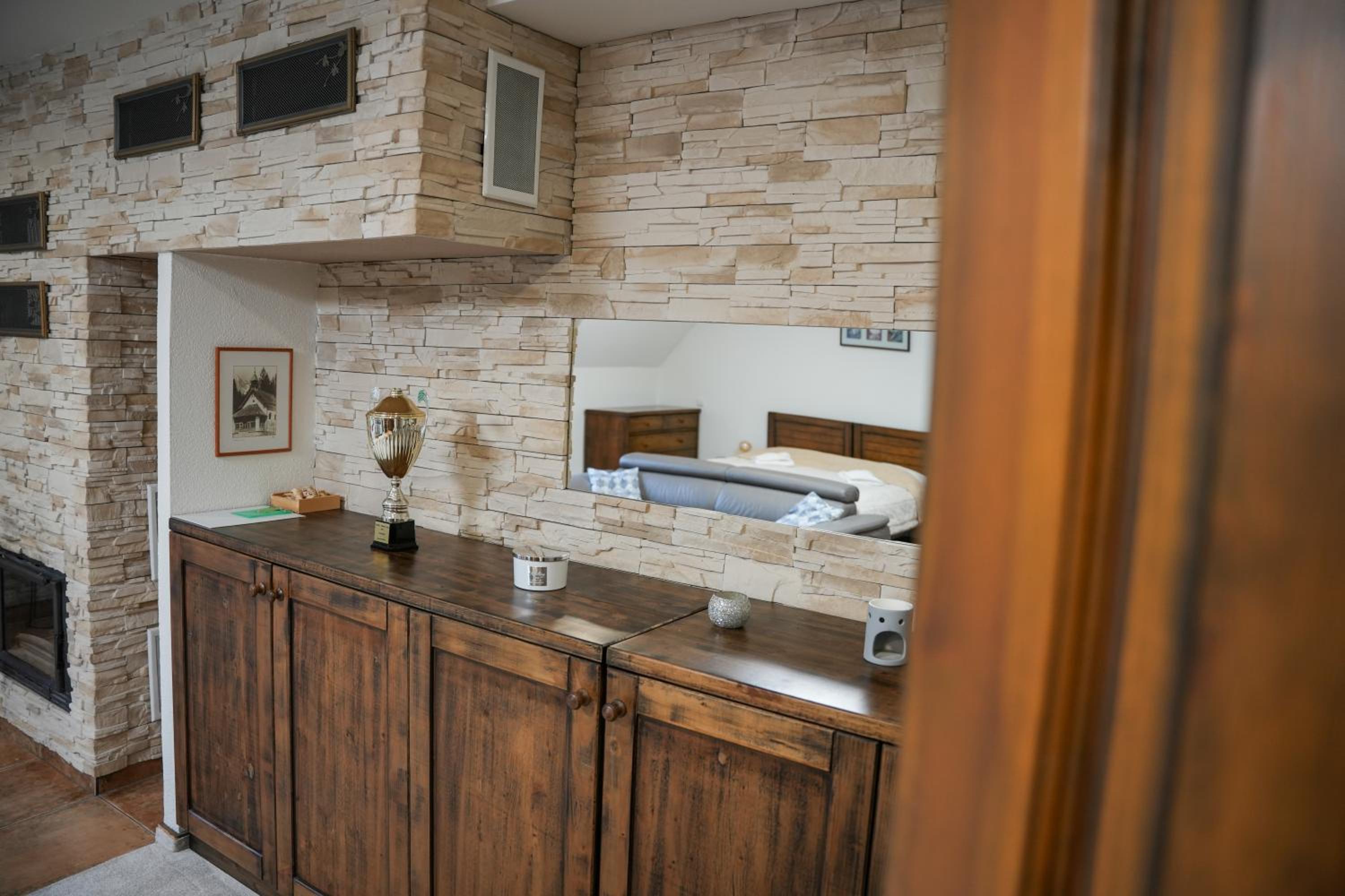 Apartment with Mountain View - Photo 29