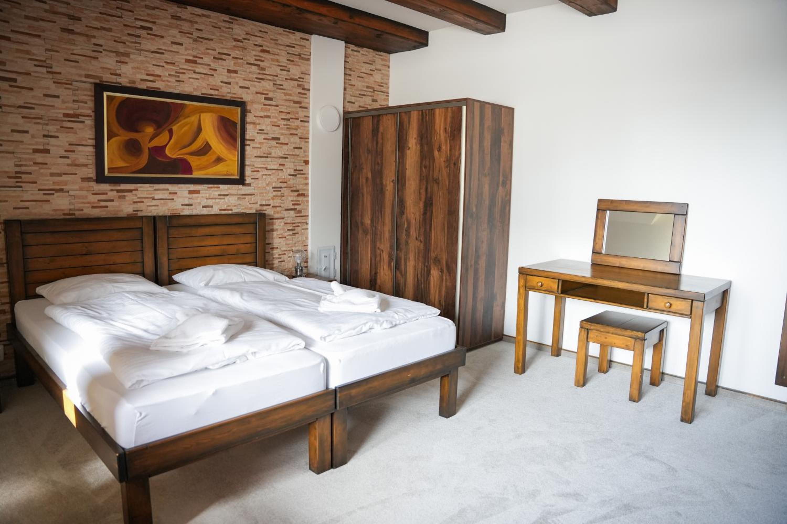 Apartment with Mountain View - Photo 12