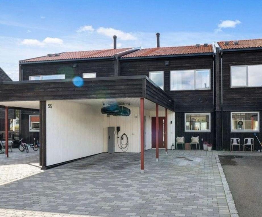 Three-Bedroom House photo 1
