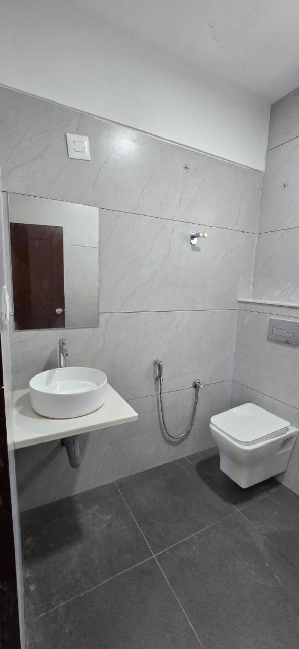 Family Room with Bathroom photo 2