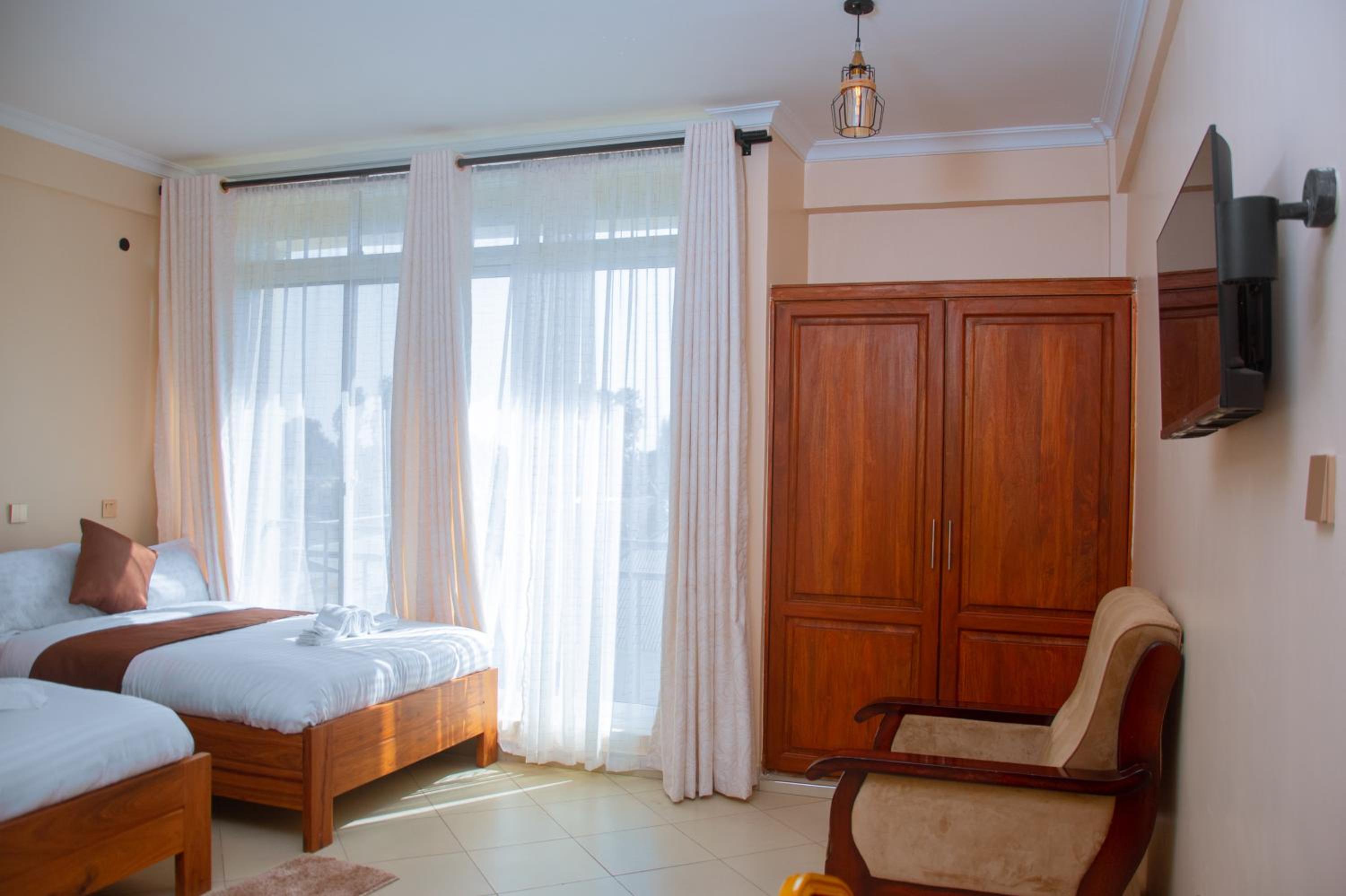 Double or Twin Room with Balcony photo 2