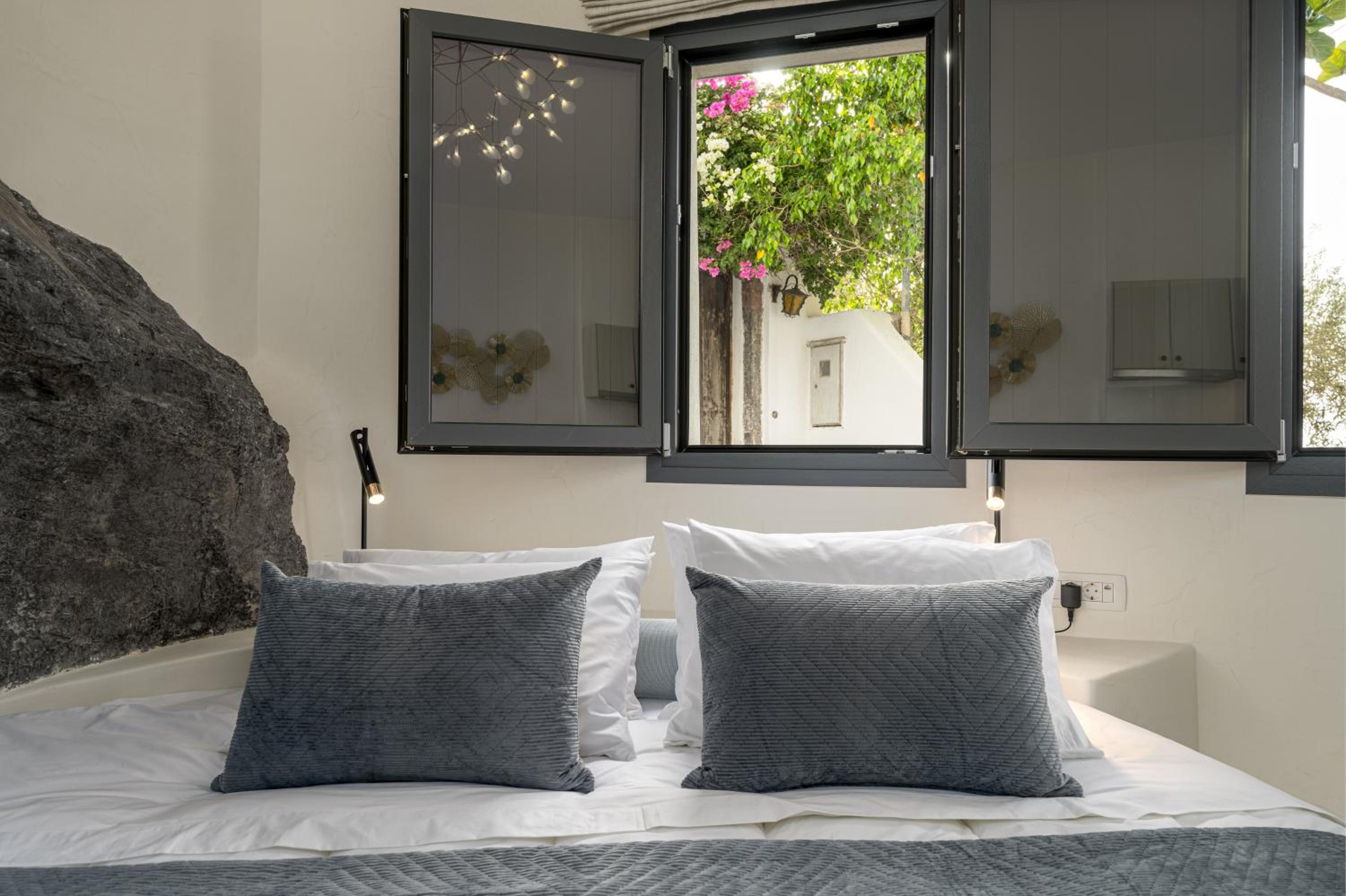 Gemstone Suite photo 2