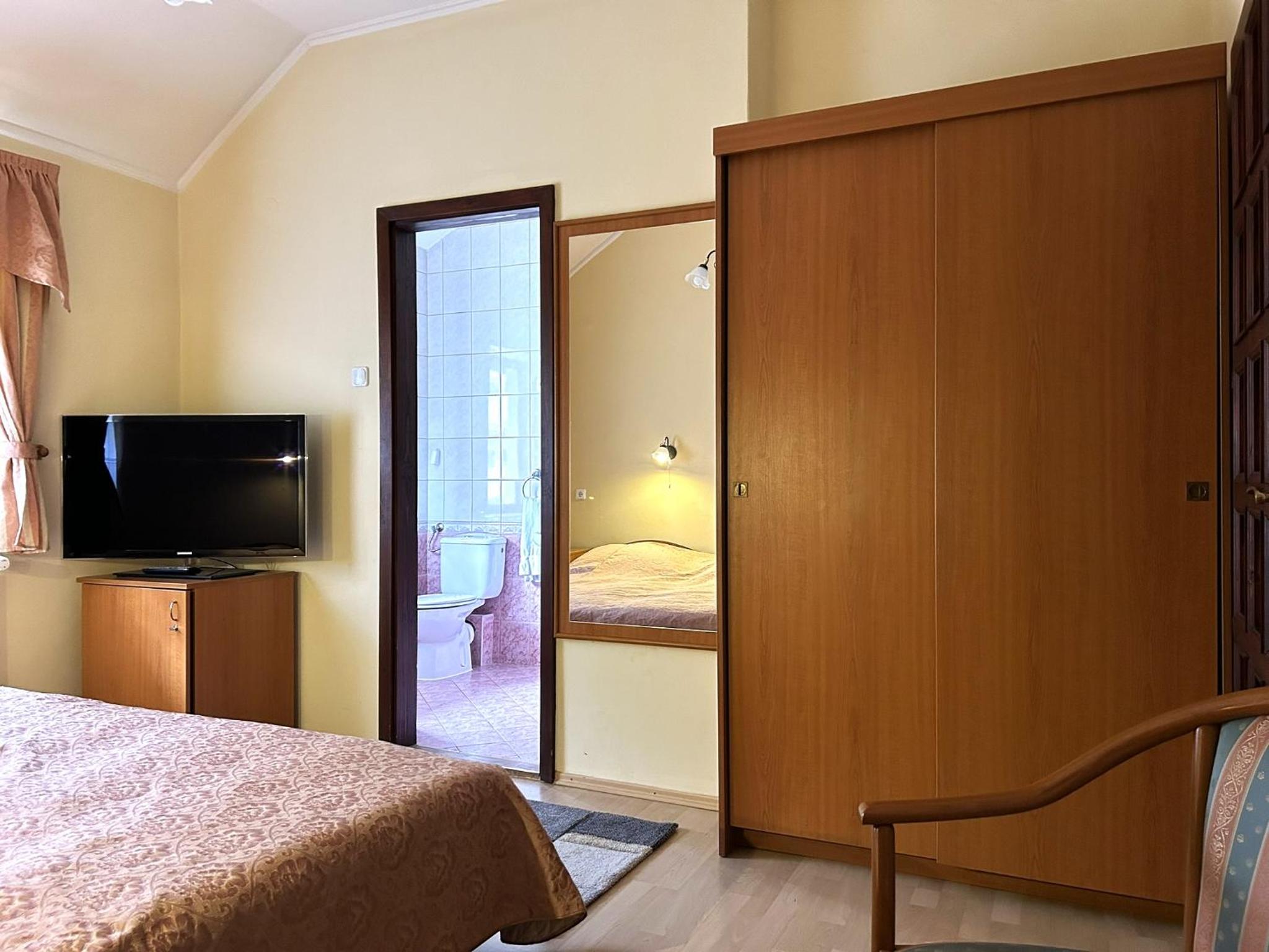 Double Room With Private Bathroom photo 2
