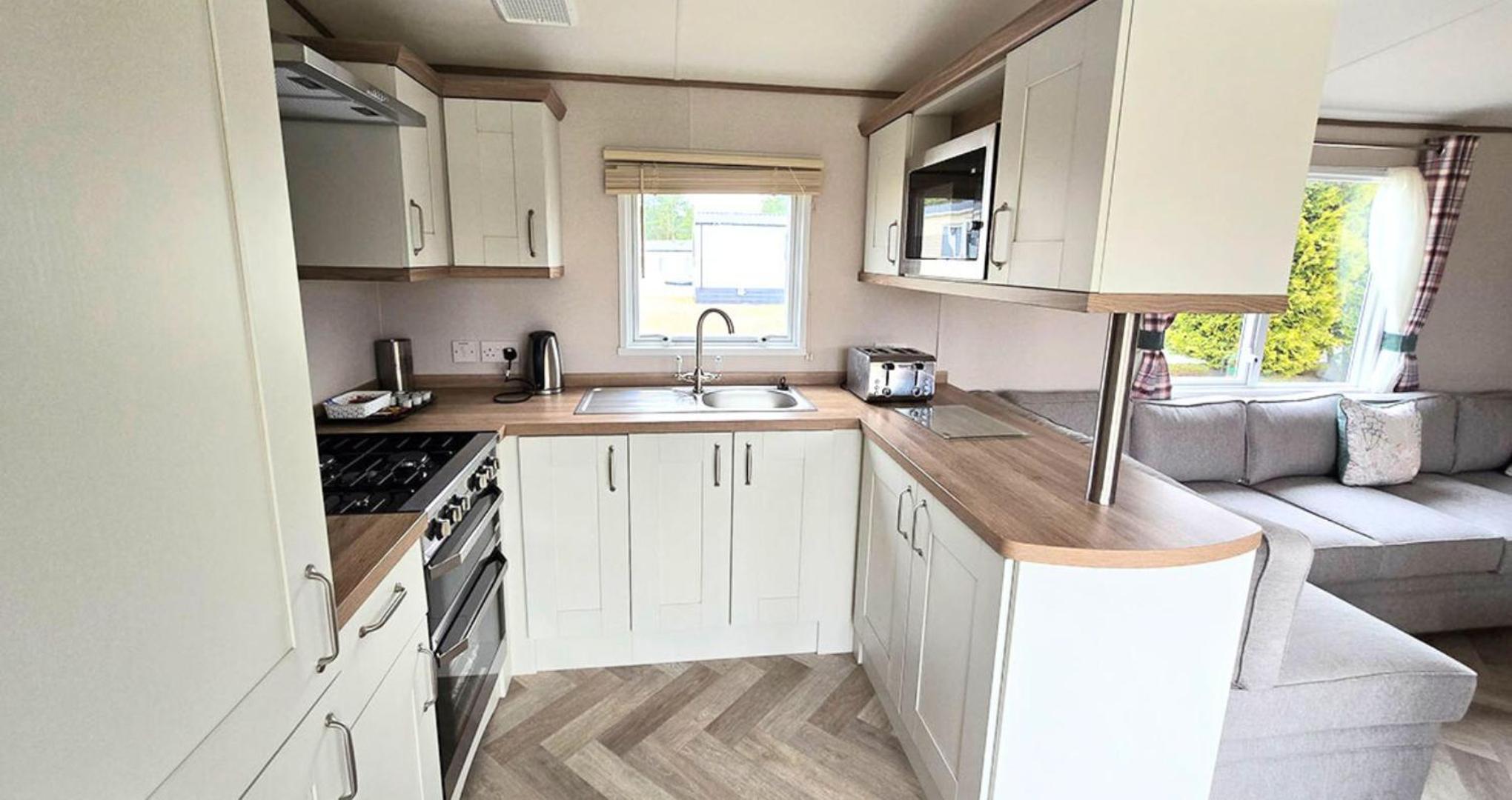 Two Bedroom Caravan with Hot Tub photo 3