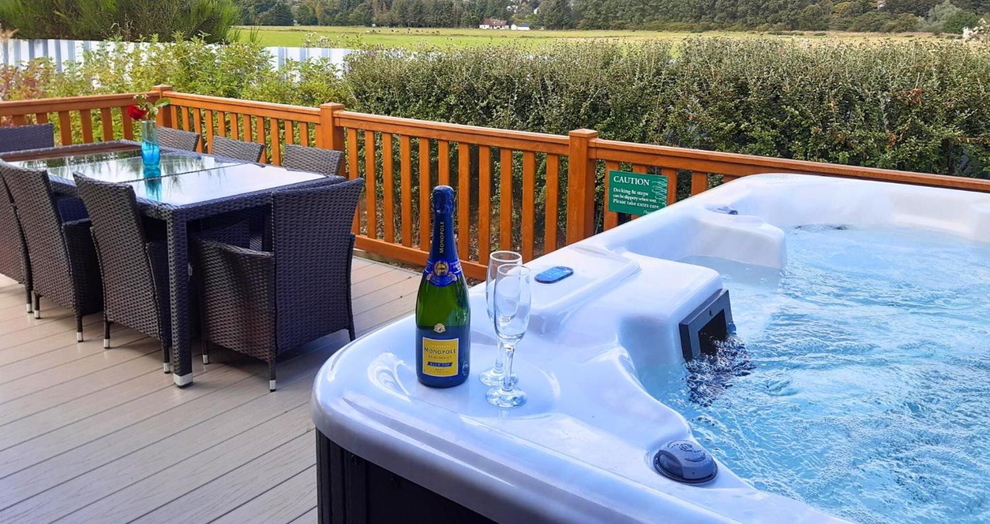 Deluxe Four Bedroom Lodge with Hot Tub photo 2