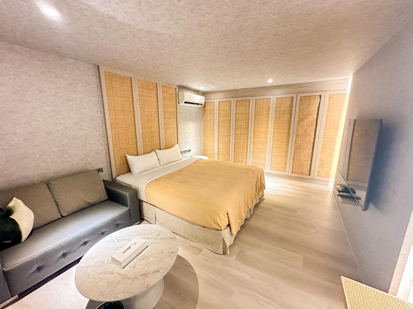 Themed Double Room with Private Parking (Check-in at 18:00) photo 2