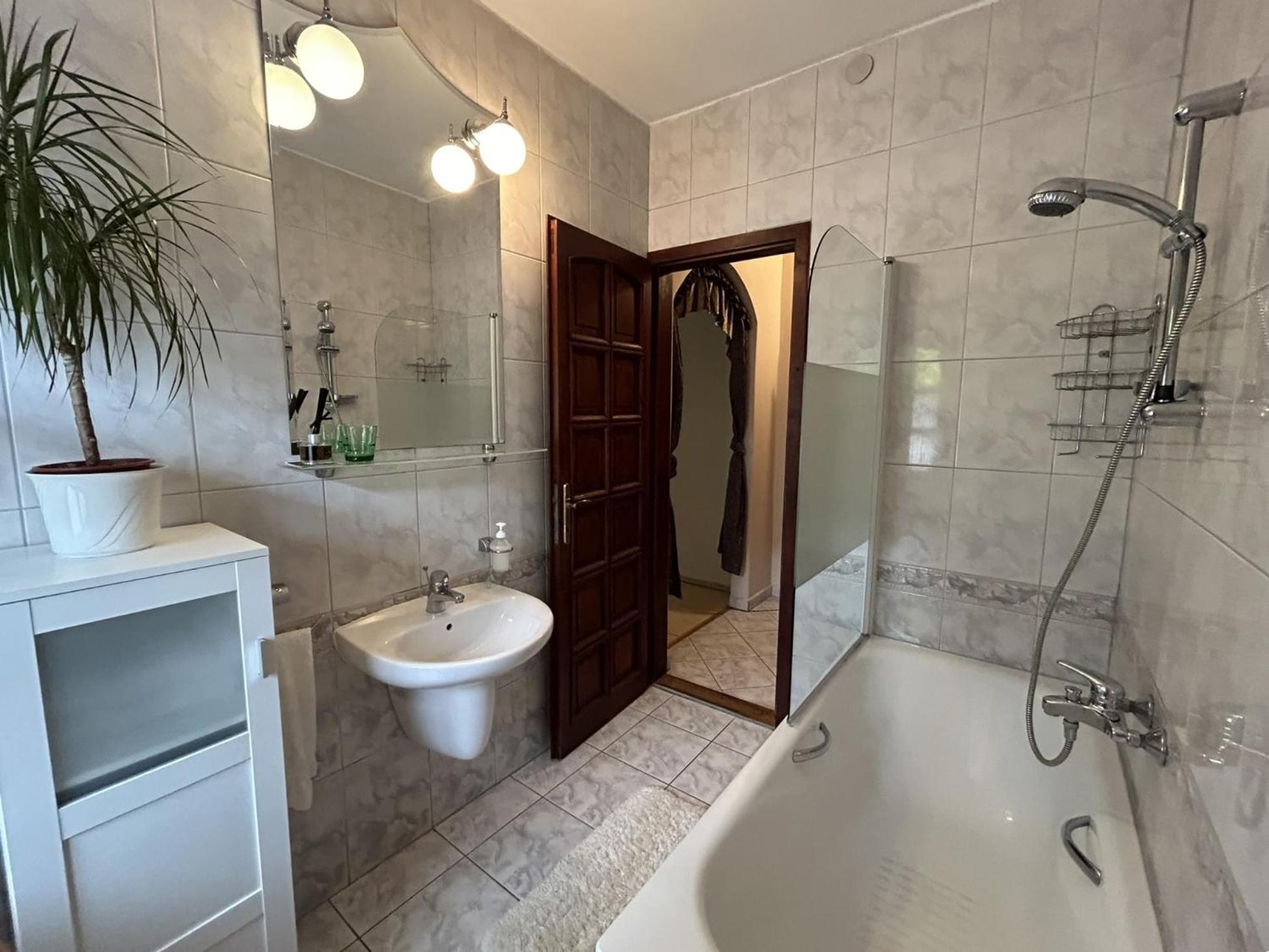 Deluxe Double Room (2 Adults + 1 Child) photo 2