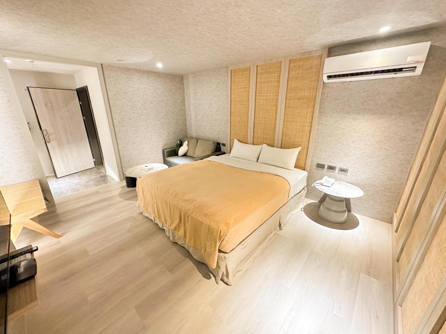 Themed Double Room with Private Parking (Check-in at 18:00) photo 3
