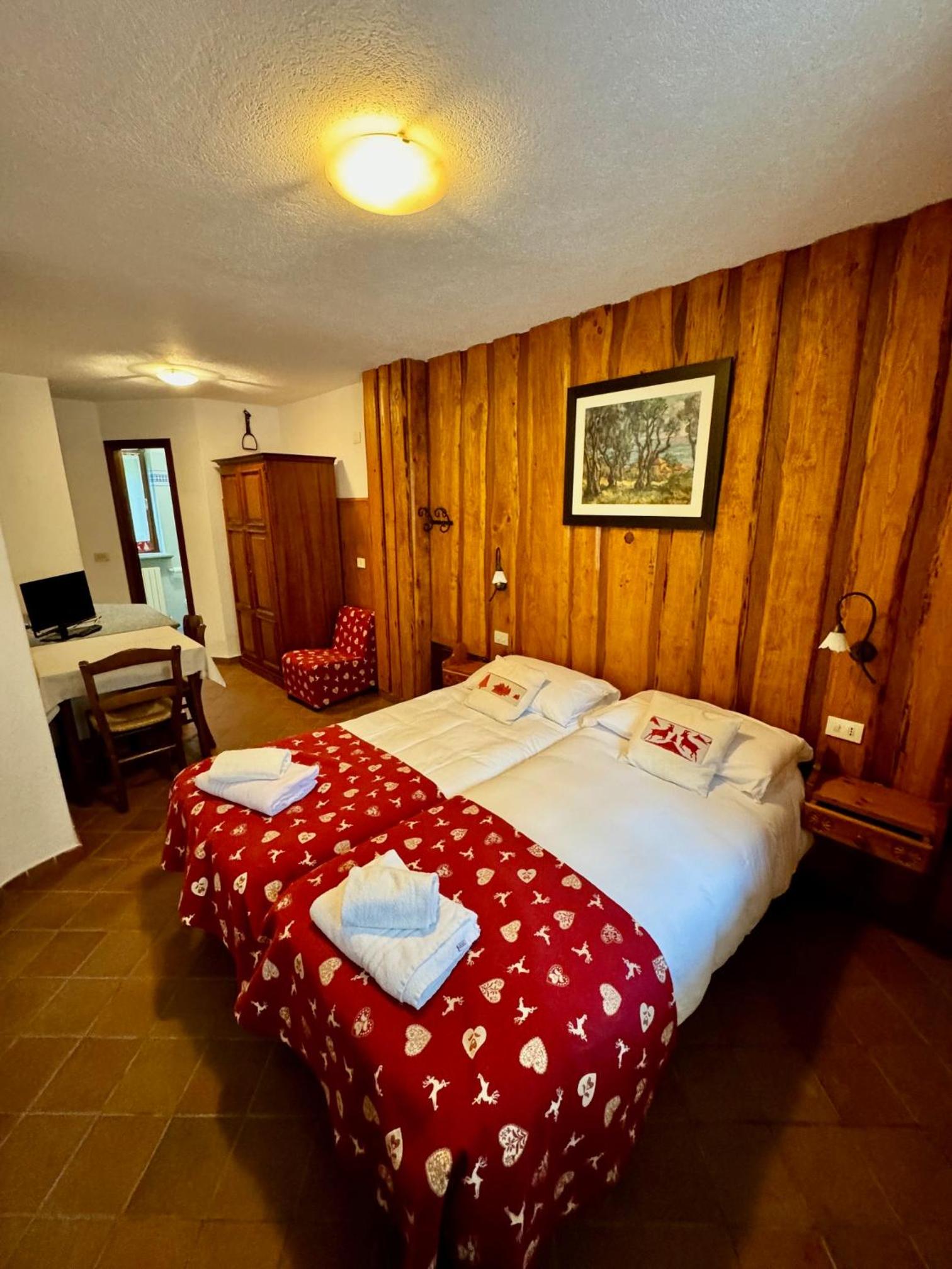 Two Connecting Rooms - Annex