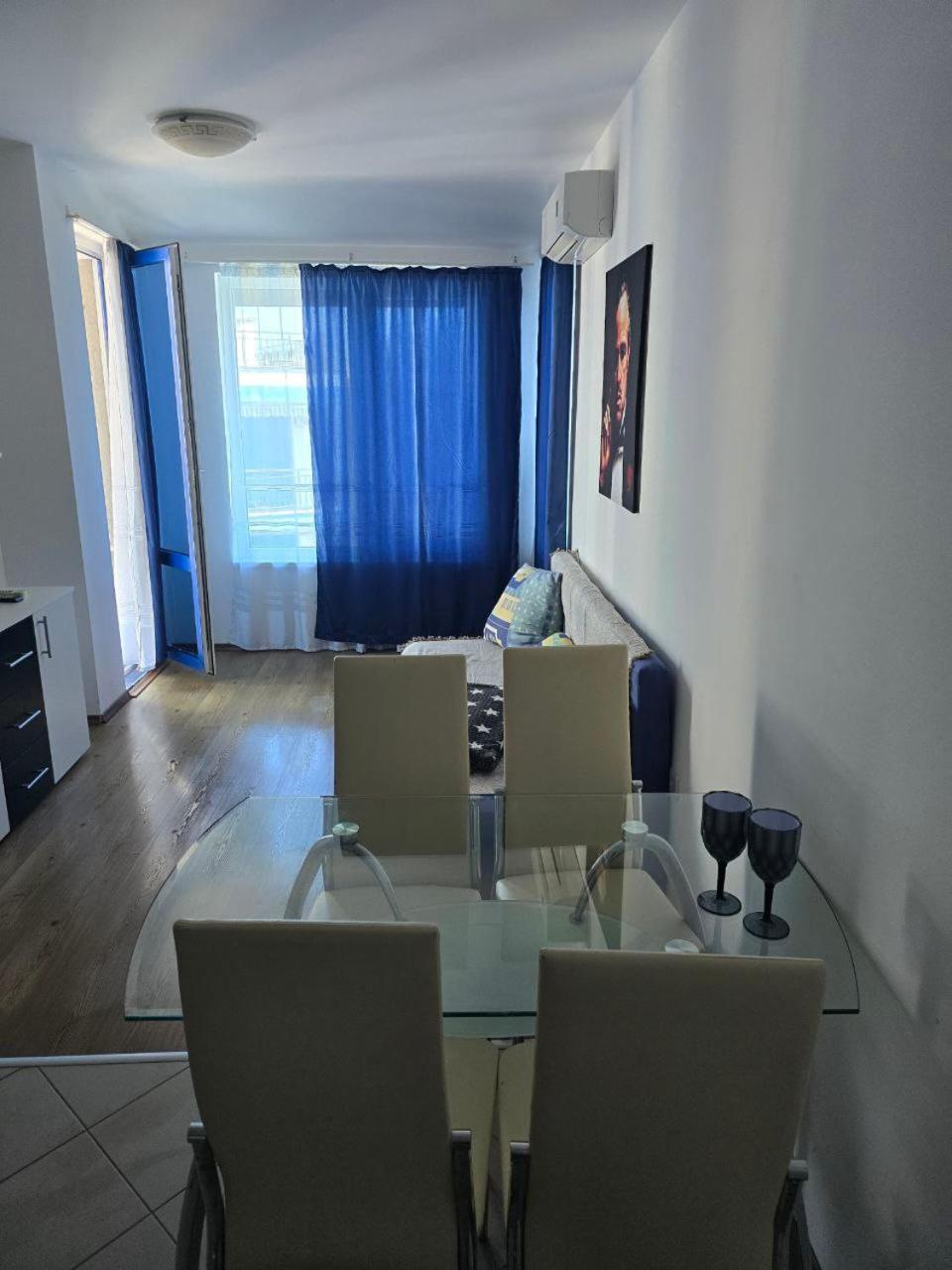 One-Bedroom Apartment photo 2