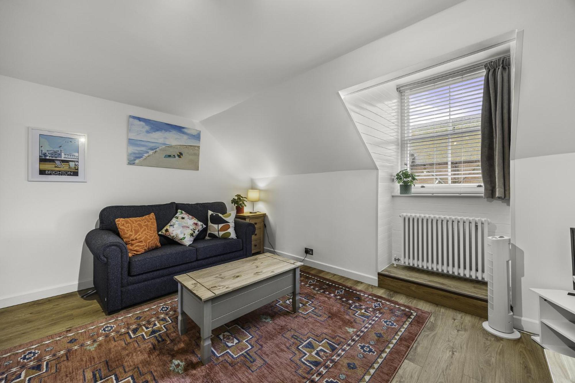 One-Bedroom Apartment - Photo 3