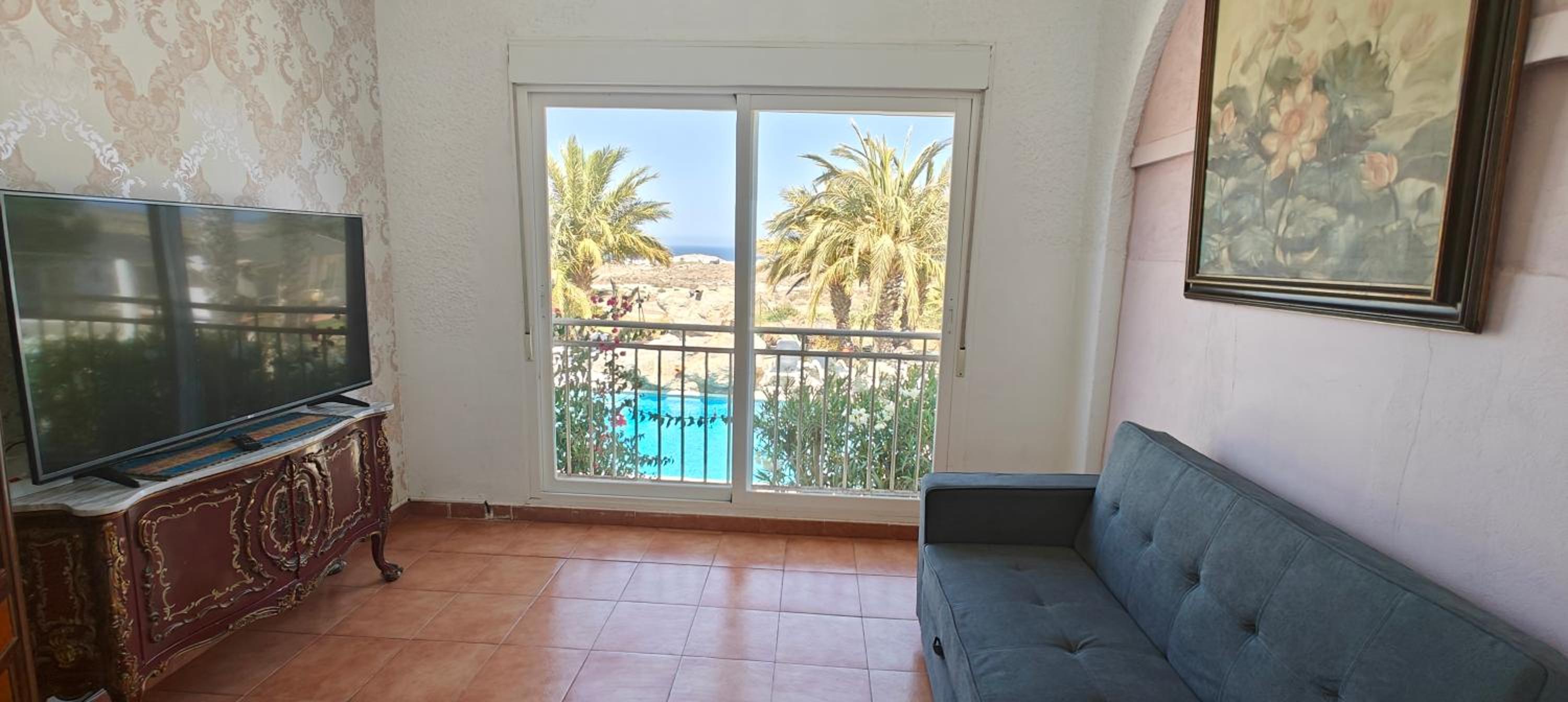 Apartamento con vista a la piscina