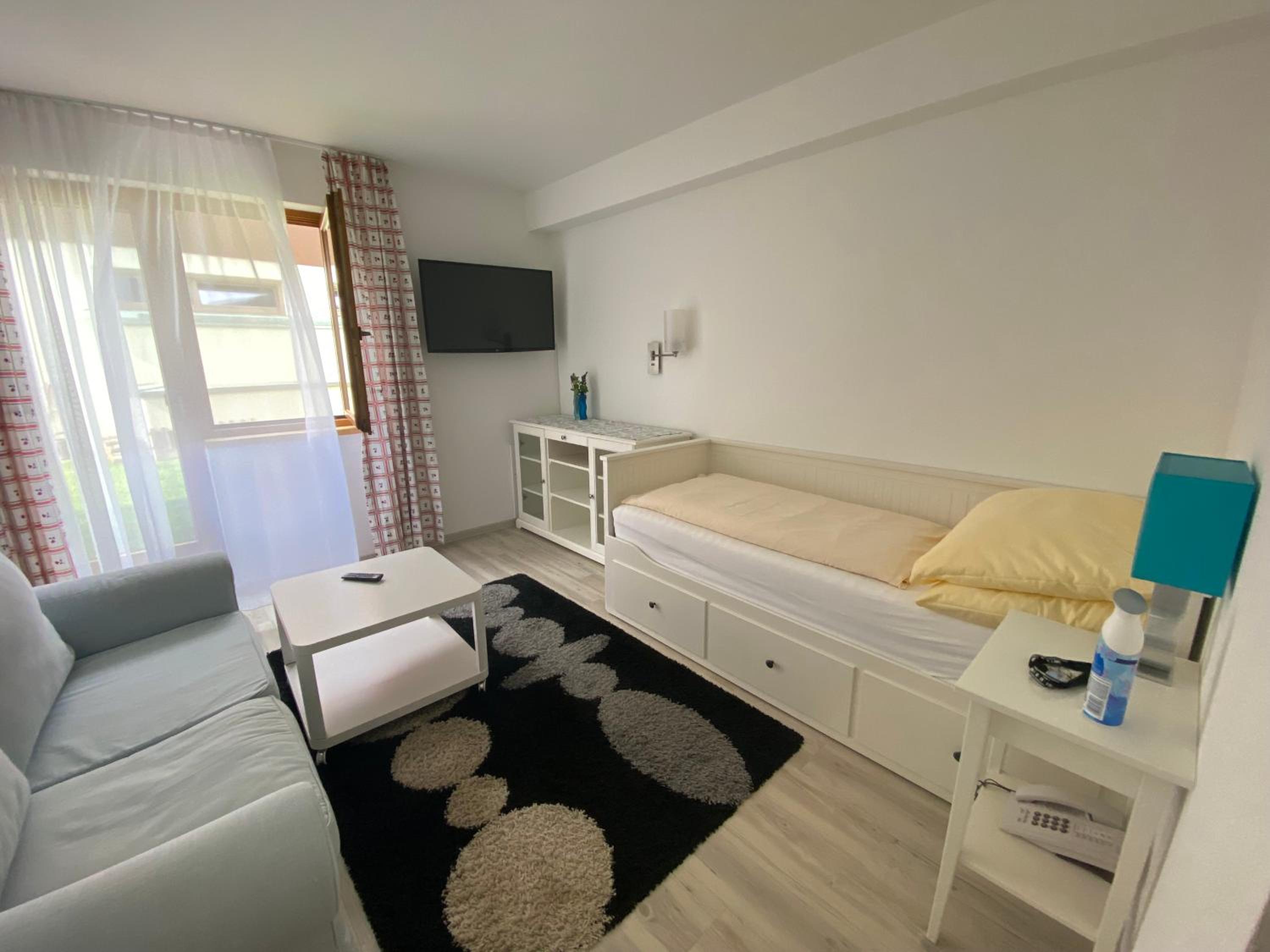 Standard Single Room With Shower photo 2