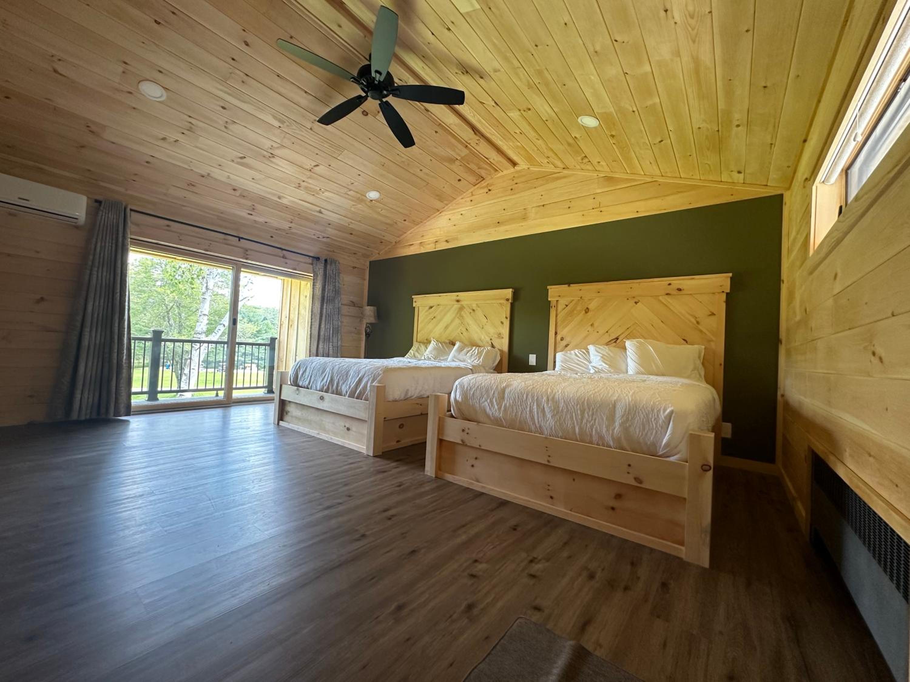 Queen Room with Balcony photo 1
