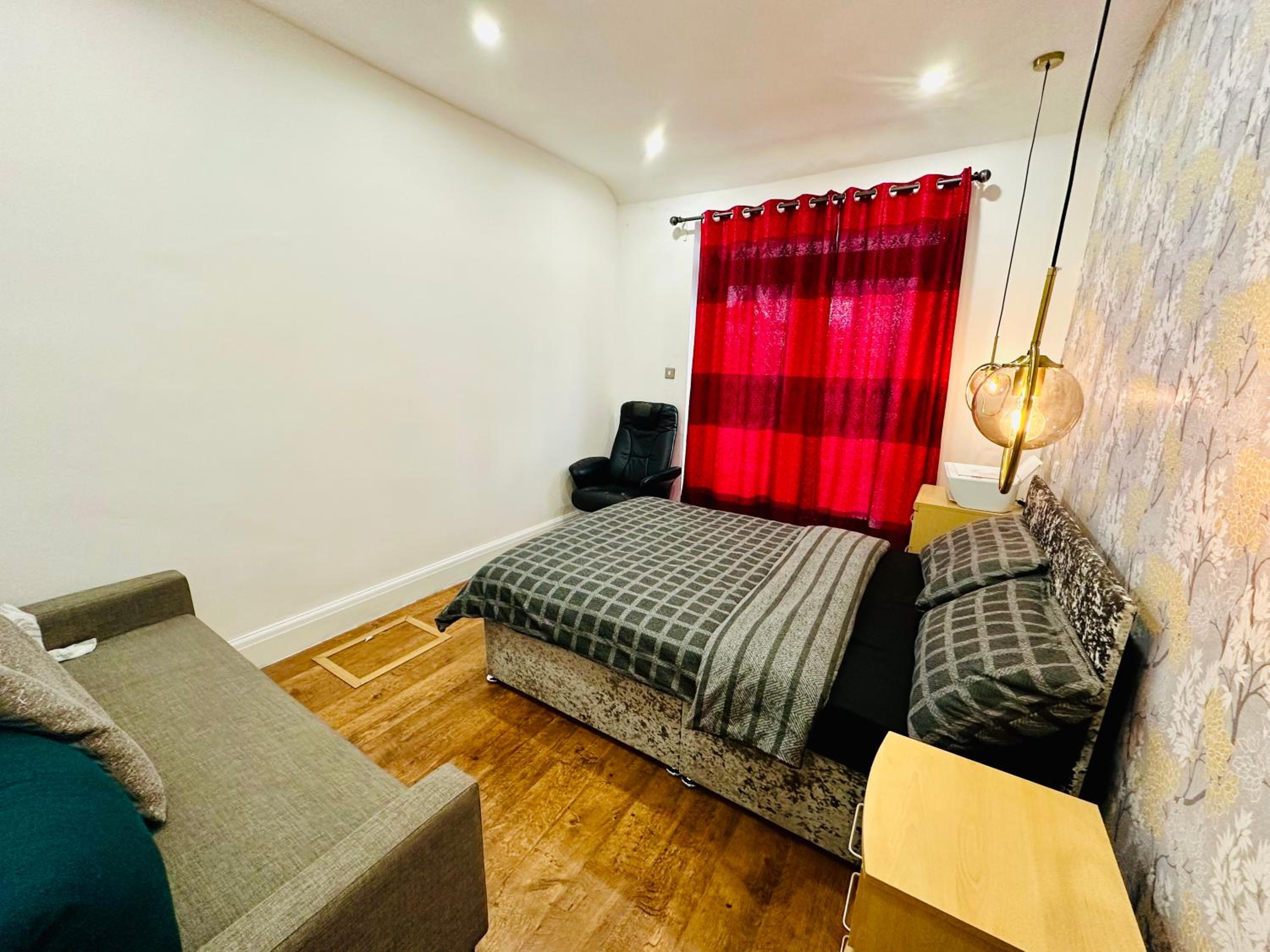 Double Room with Shared Bathroom photo 2