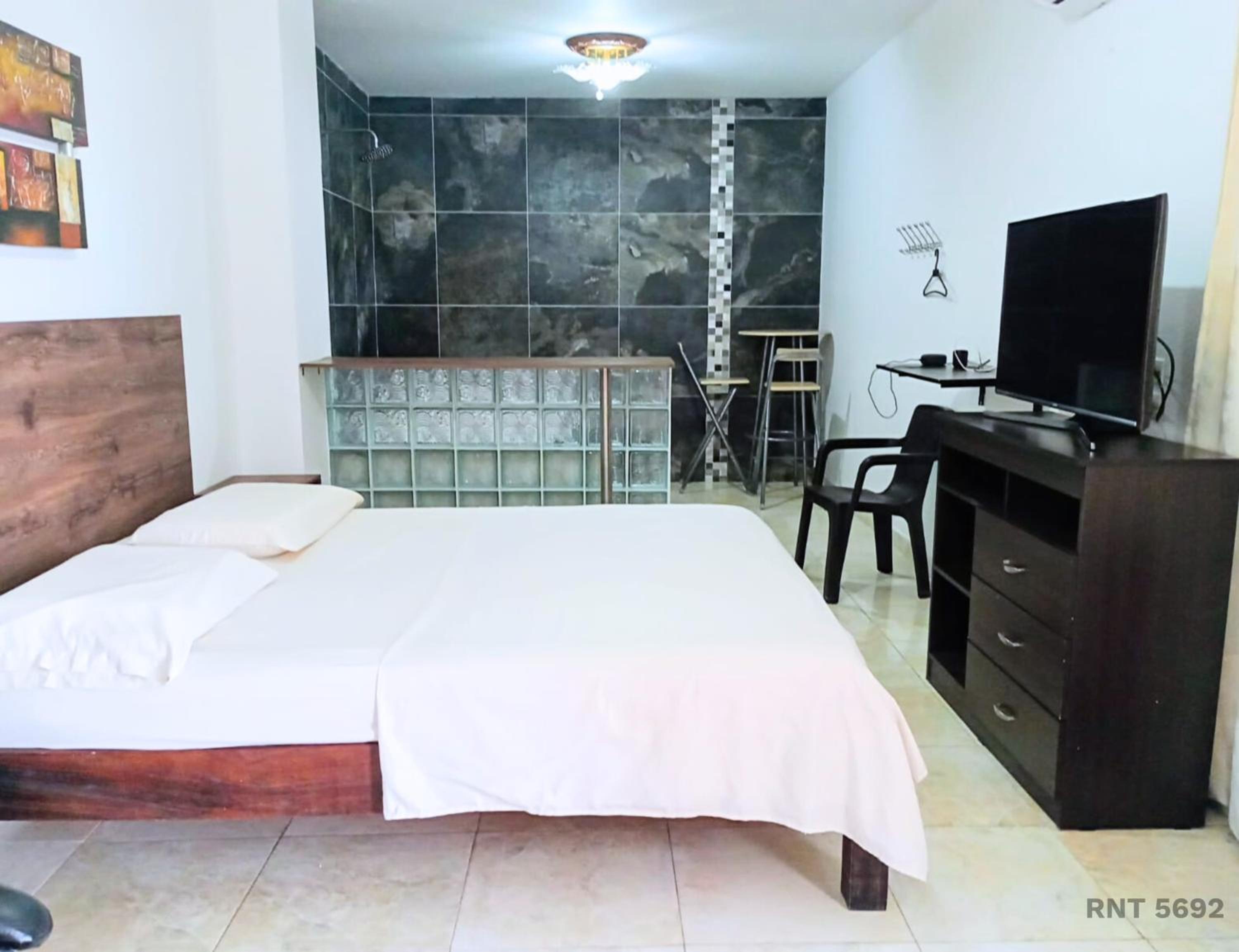 Deluxe Double Room with Bath photo 3