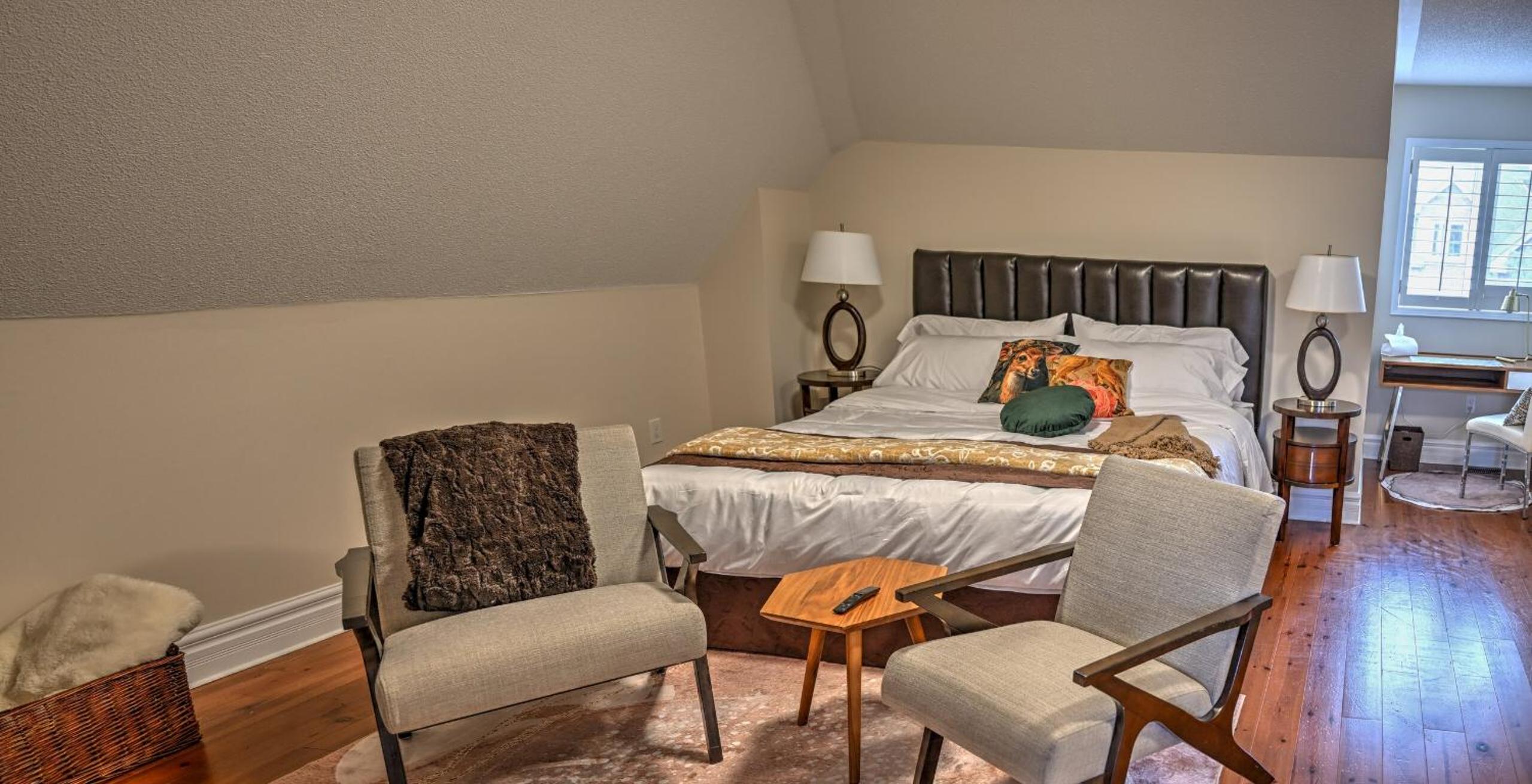 Deluxe King Room